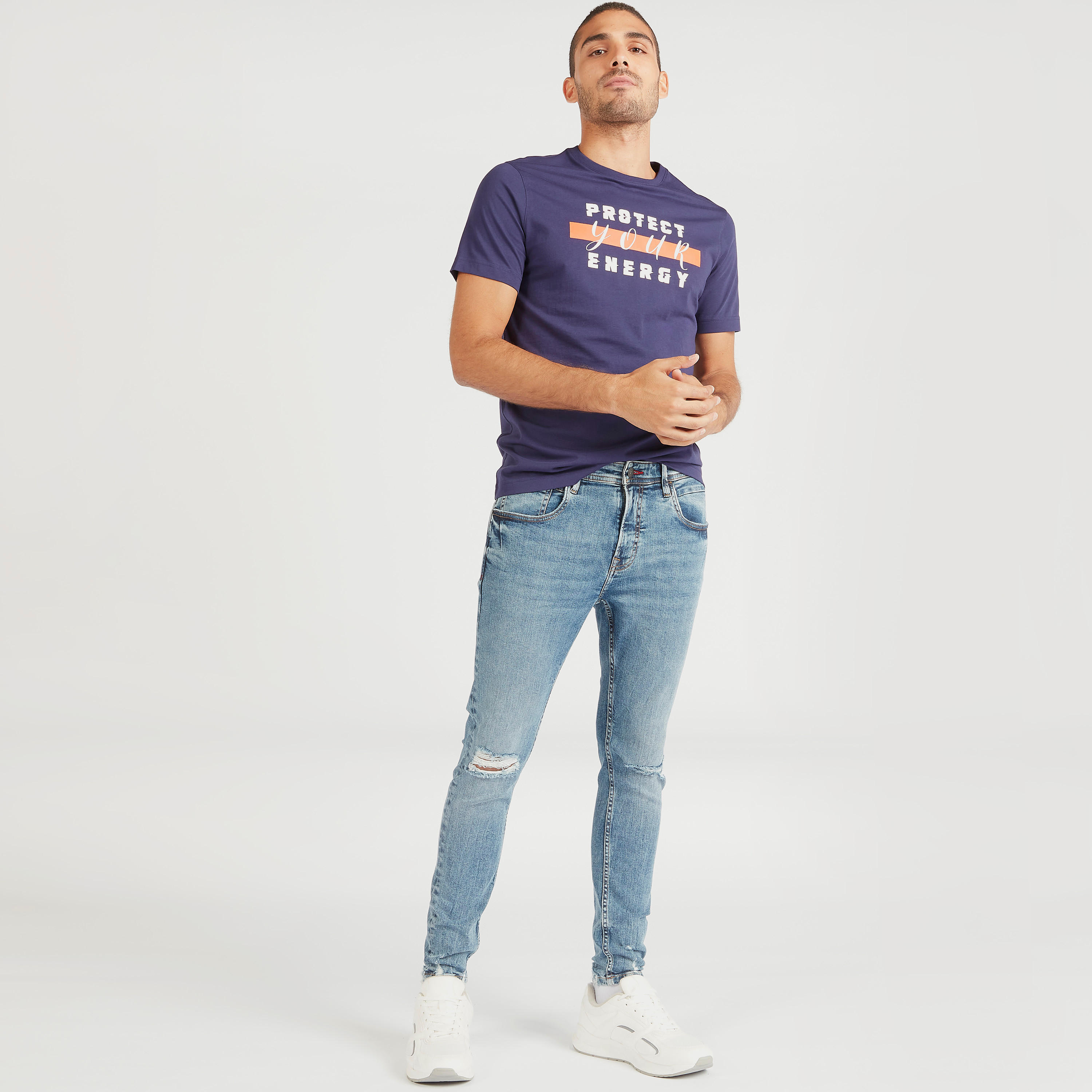 تيشيرت بياقة ضيّقة وأكمام قصيرة وطبعات-men-clothing-tshirtsandpolos-tshirts-image-2