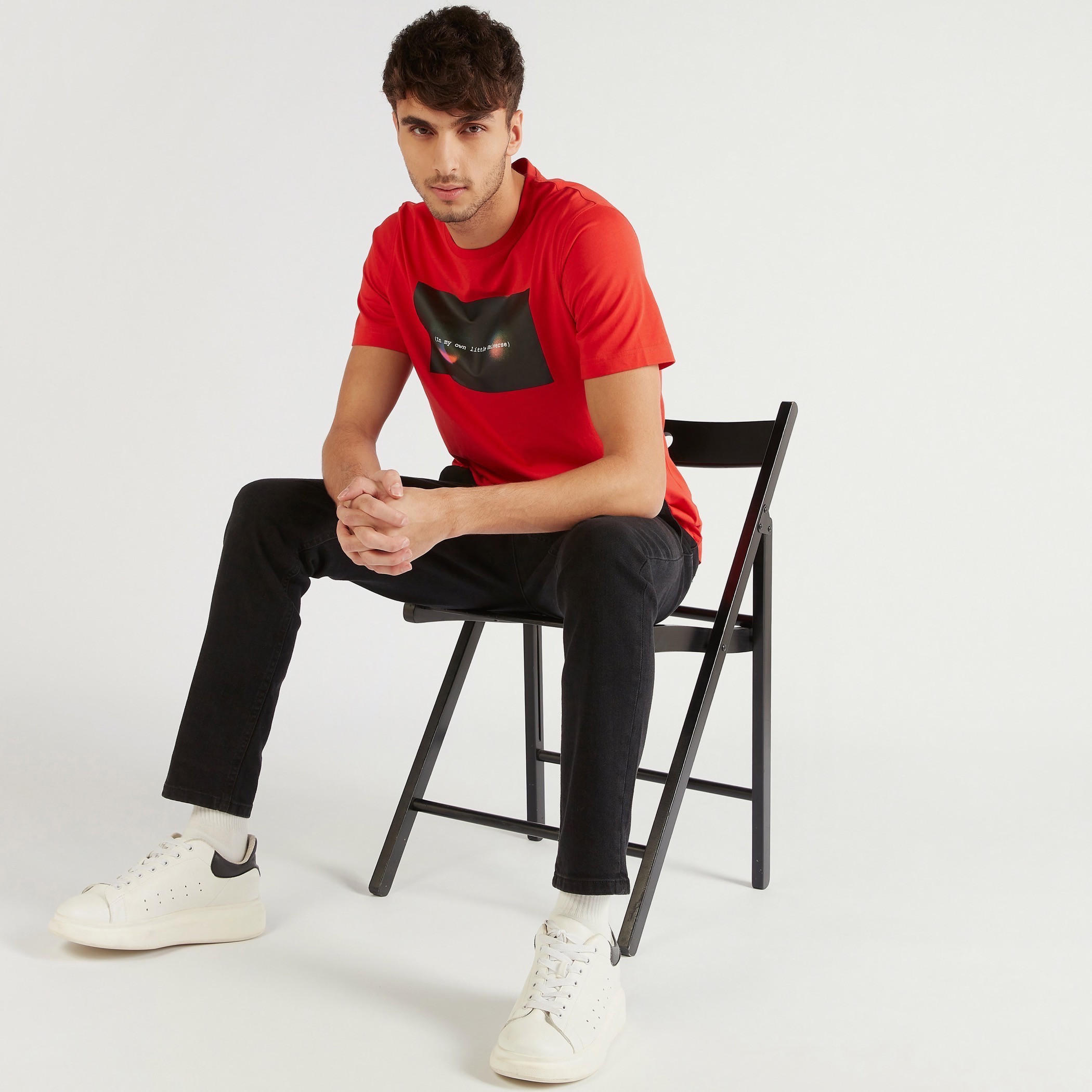 تيشيرت بياقة ضيّقة وأكمام قصيرة وطبعات-men-clothing-tshirtsandpolos-tshirts-image-1