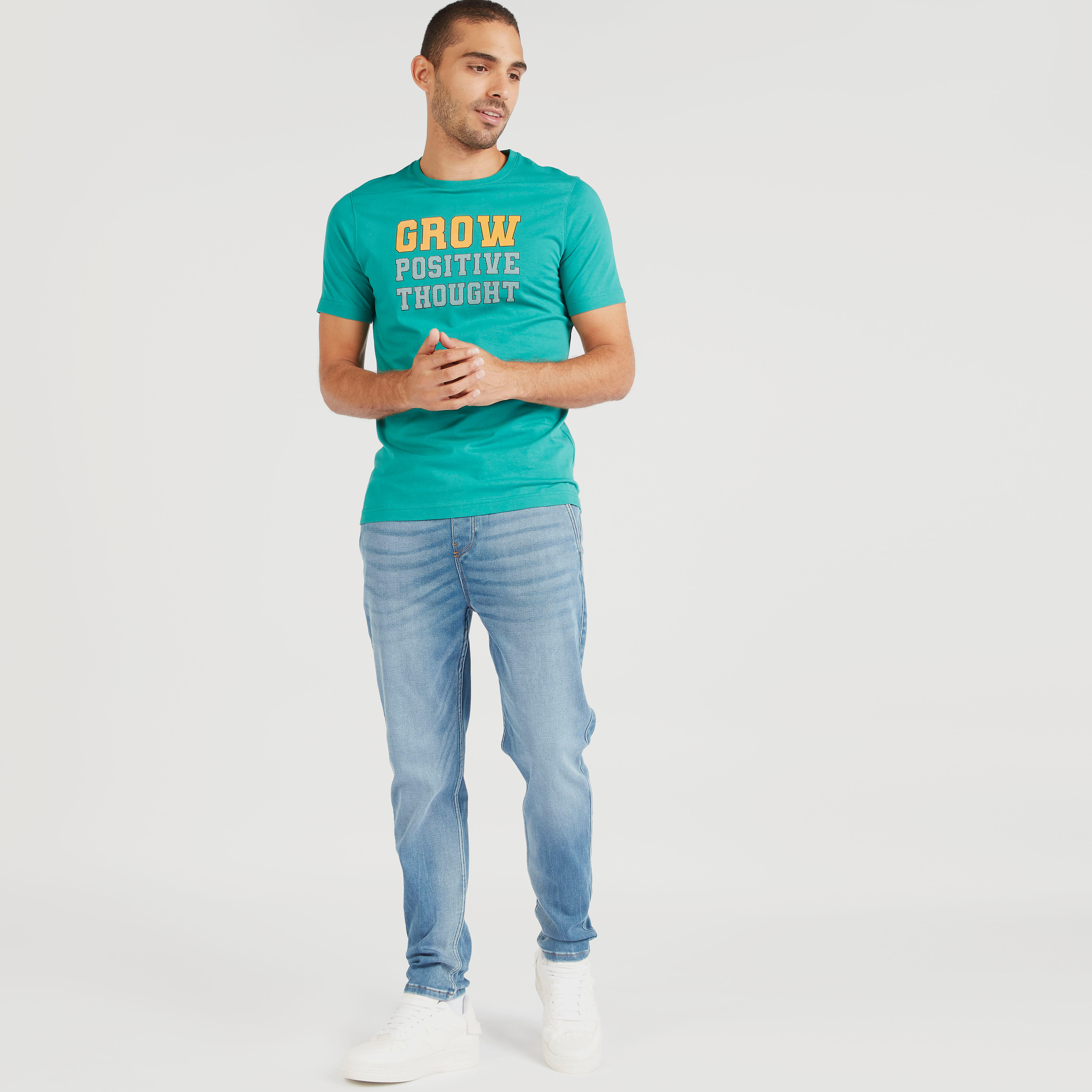 تيشيرت بياقة ضيّقة وأكمام قصيرة وطبعات-men-clothing-tshirtsandpolos-tshirts-image-3