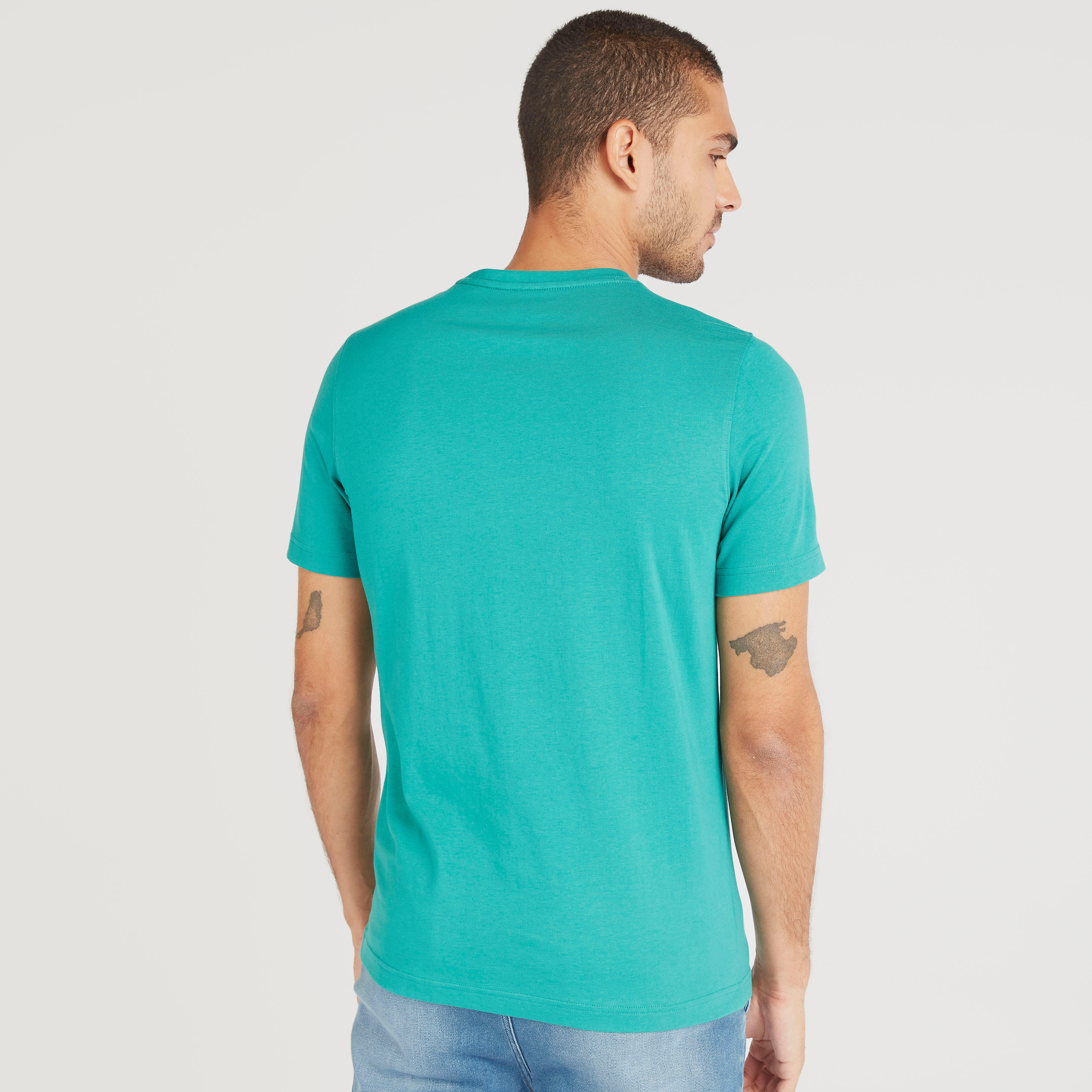 تيشيرت بياقة ضيّقة وأكمام قصيرة وطبعات-men-clothing-tshirtsandpolos-tshirts-image-4