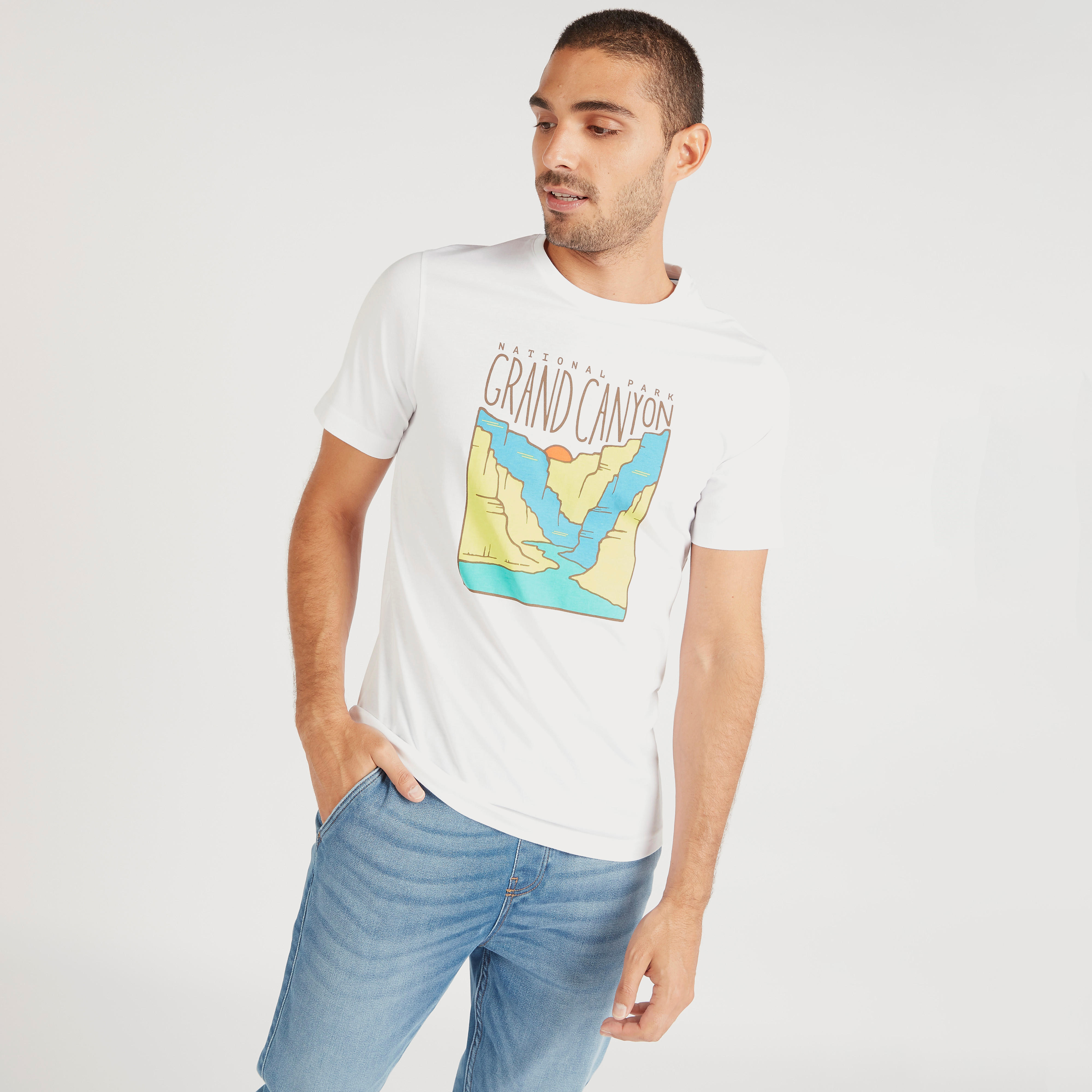 تيشيرت بياقة ضيّقة وأكمام قصيرة وطبعات-men-clothing-tshirtsandpolos-tshirts-image-1