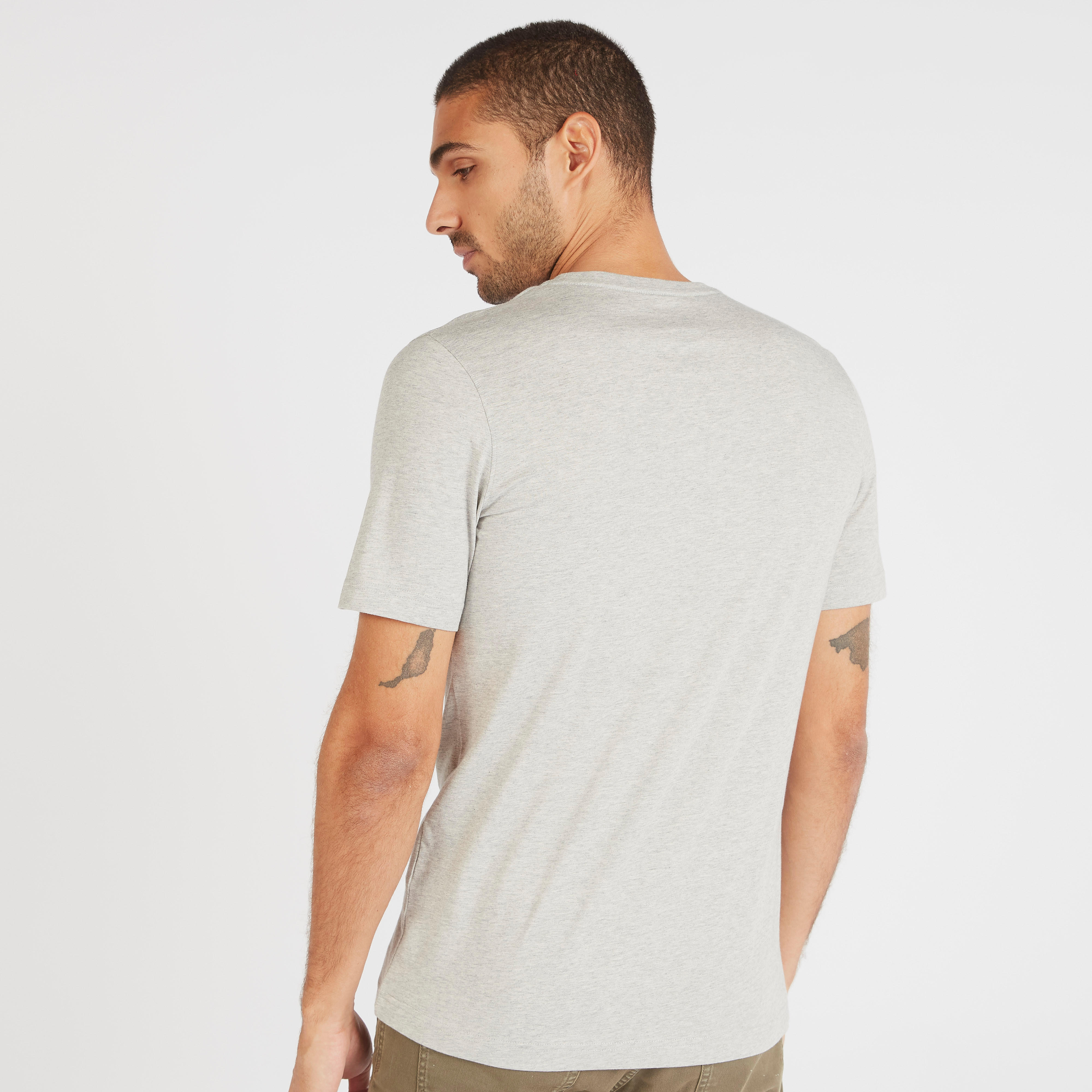 تيشيرت بياقة ضيّقة وأكمام قصيرة وطبعات جرافيك-men-clothing-tshirtsandpolos-tshirts-image-4