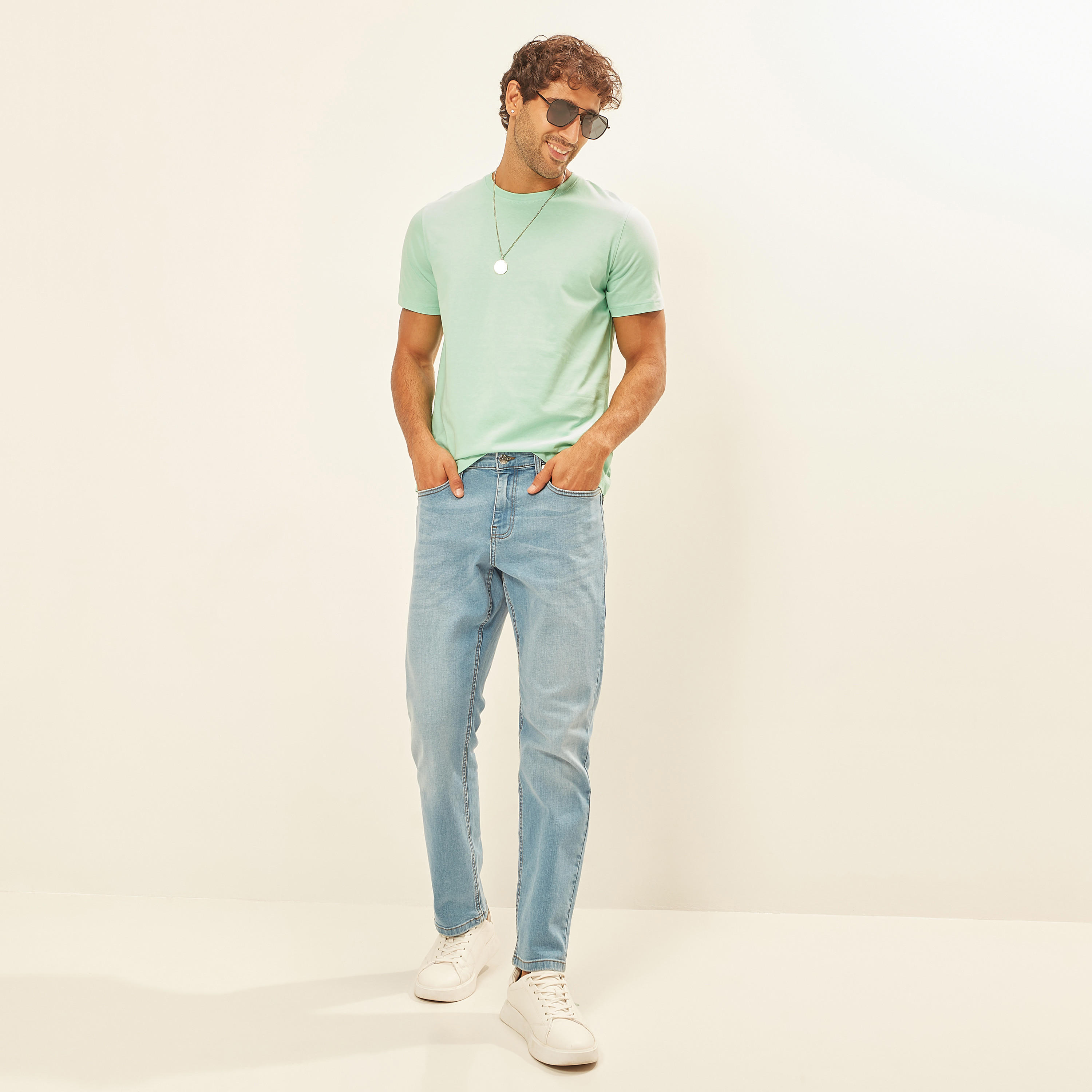 تيشيرت سادة بياقة ضيّقة وأكمام قصيرة-men-clothing-tshirtsandpolos-tshirts-image-3