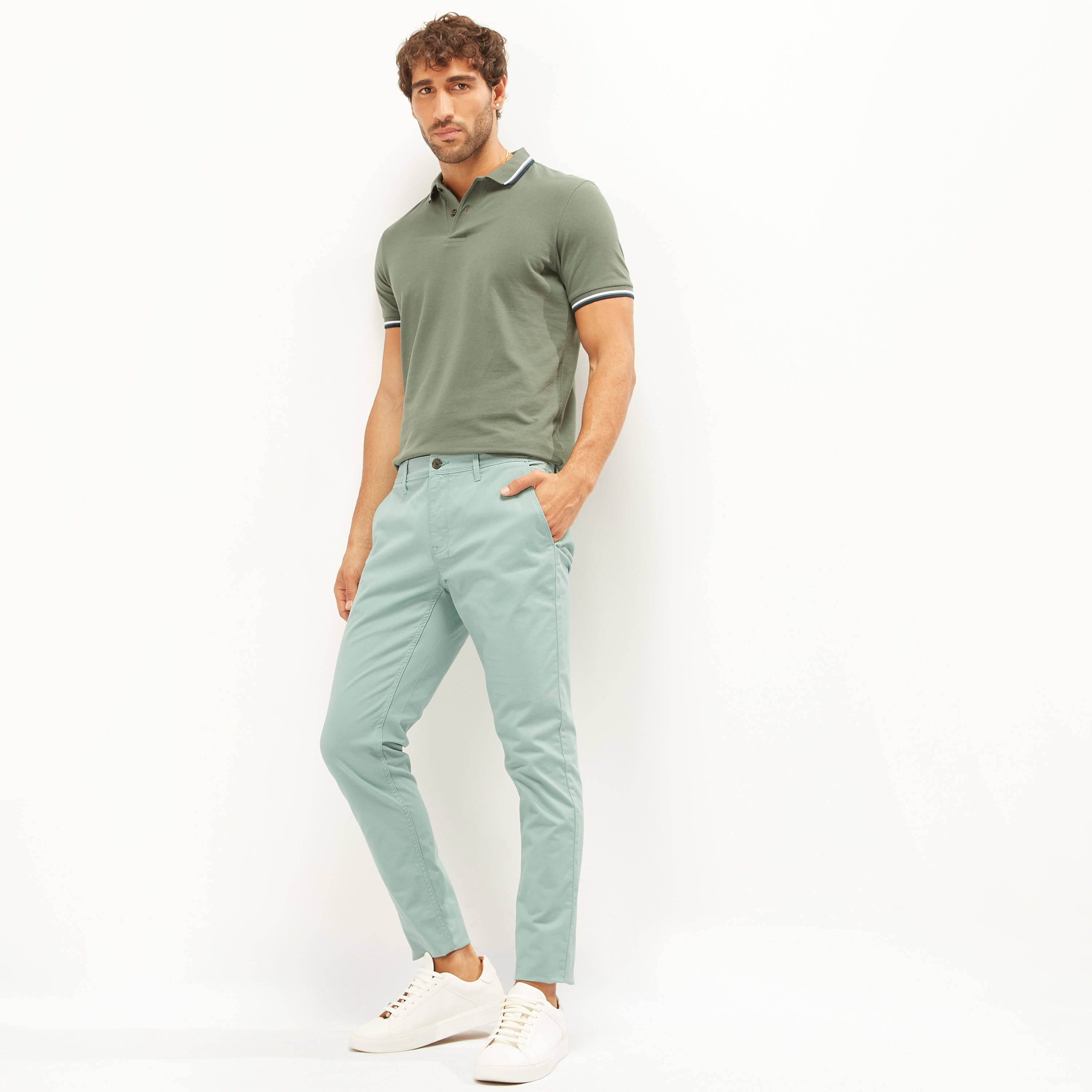 تيشيرت بولو سادة بأكمام قصيرة وتفاصيل خيوط بارزة-men-clothing-tshirtsandpolos-polos-image-2