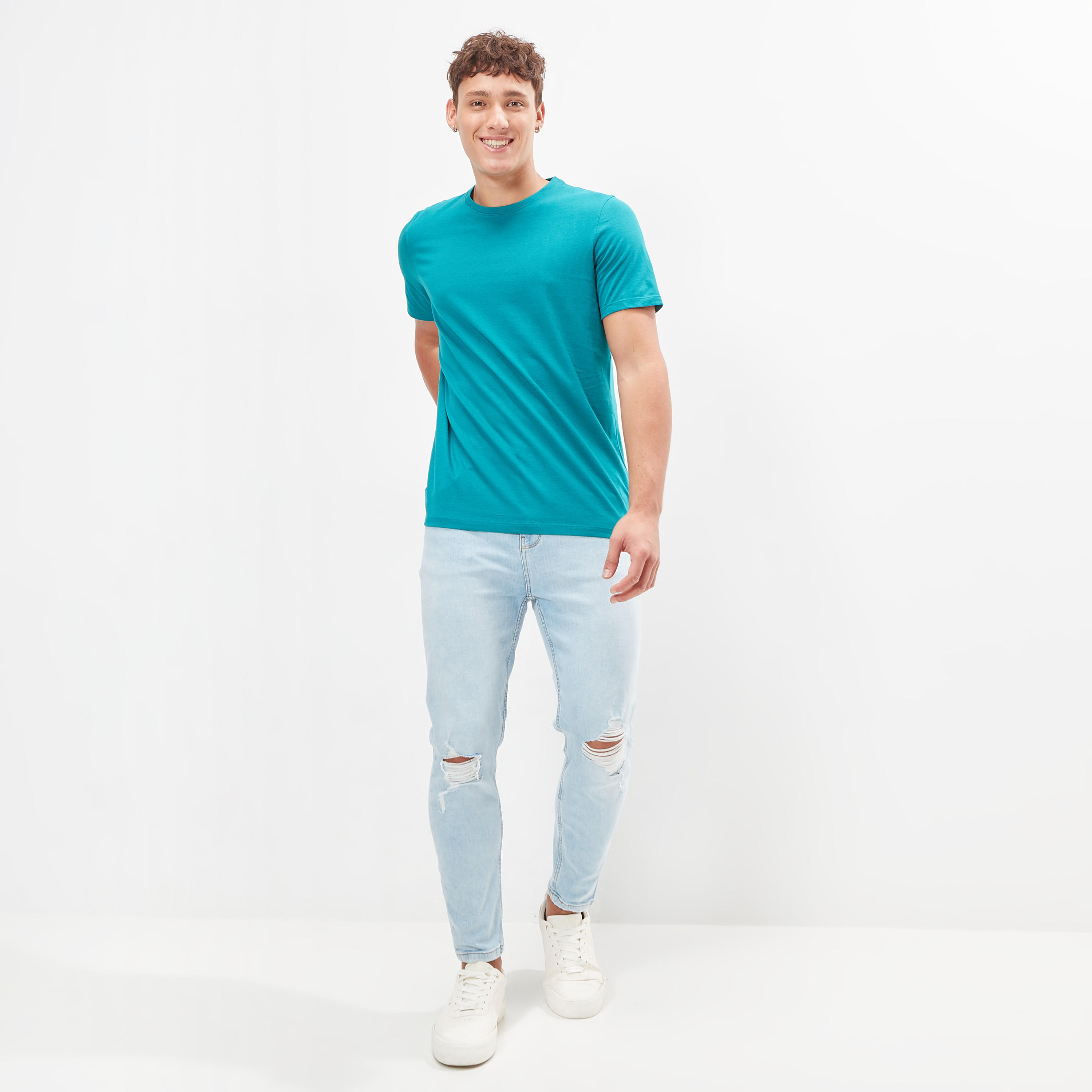 تيشيرت سادة بياقة ضيّقة وأكمام قصيرة-men-clothing-tshirtsandpolos-tshirts-image-4