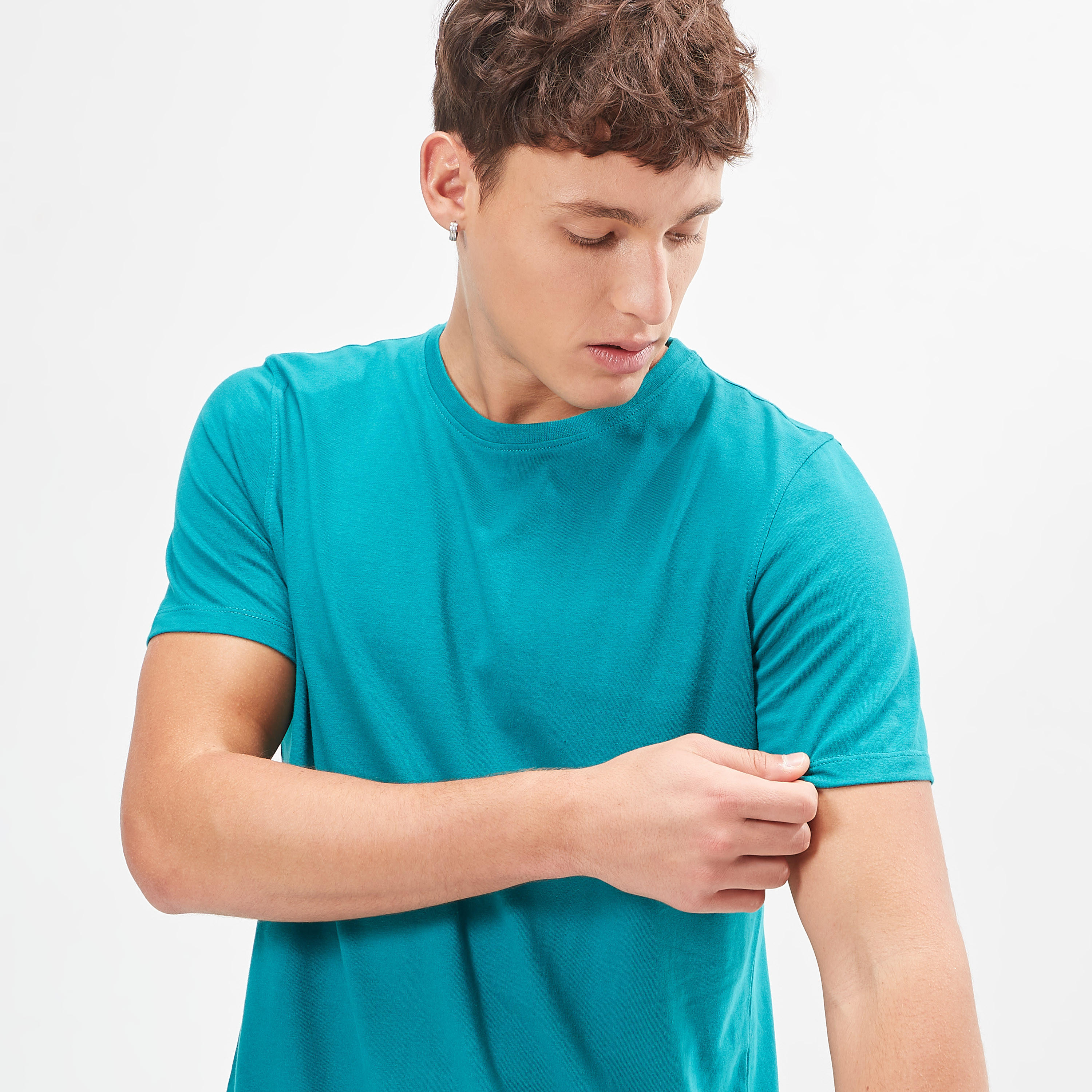 تيشيرت سادة بياقة ضيّقة وأكمام قصيرة-men-clothing-tshirtsandpolos-tshirts-image-3