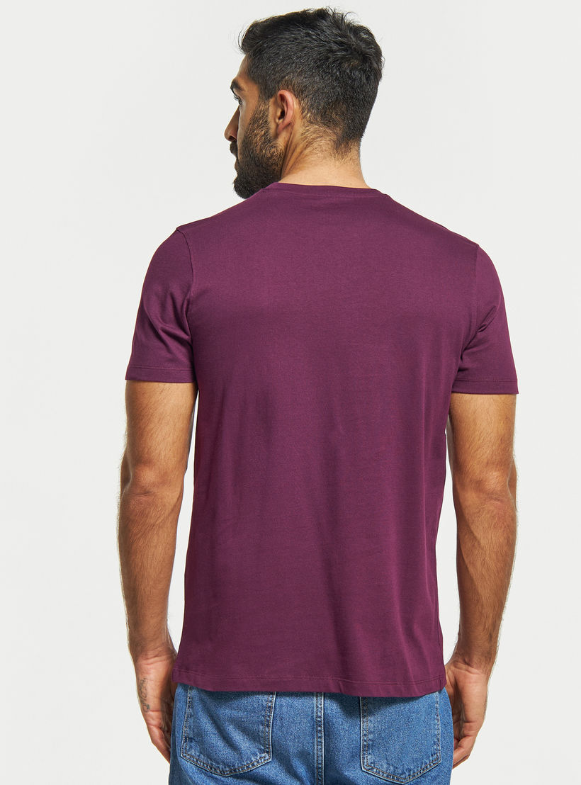 تيشيرت سادة بياقة ضيّقة وأكمام قصيرة-men-clothing-tshirtsandpolos-tshirts-image-2