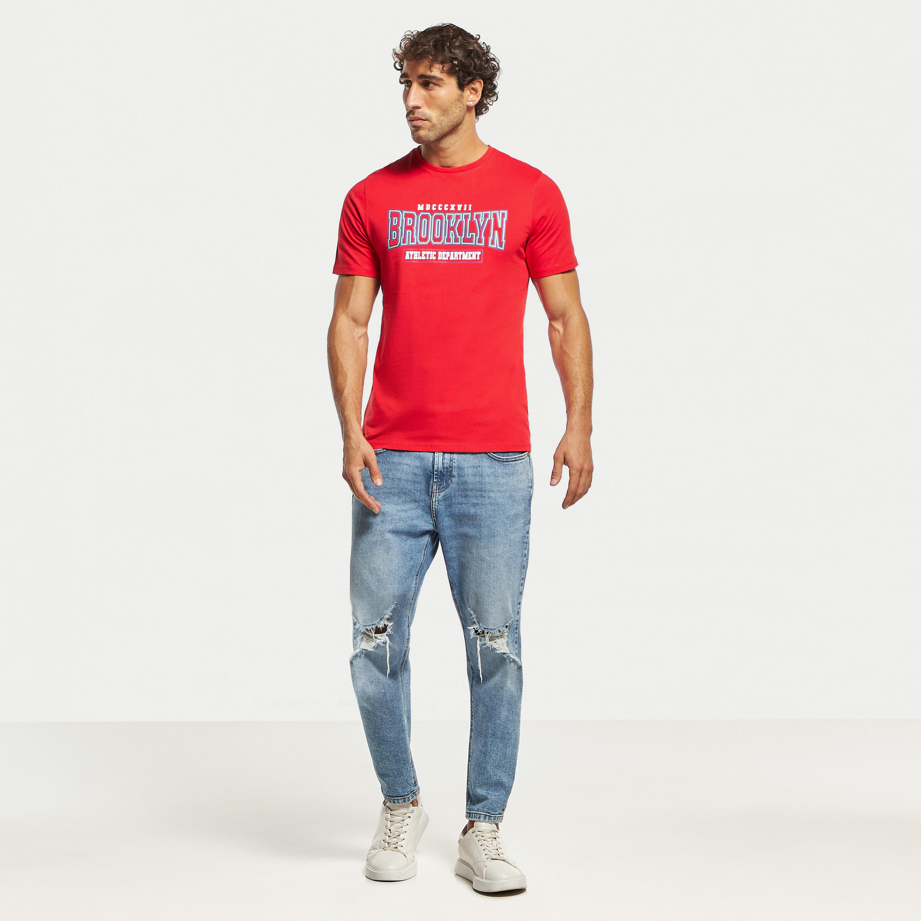 تيشيرت بياقة ضيقة وأكمام قصيرة وطبعات-men-clothing-tshirtsandpolos-tshirts-image-2