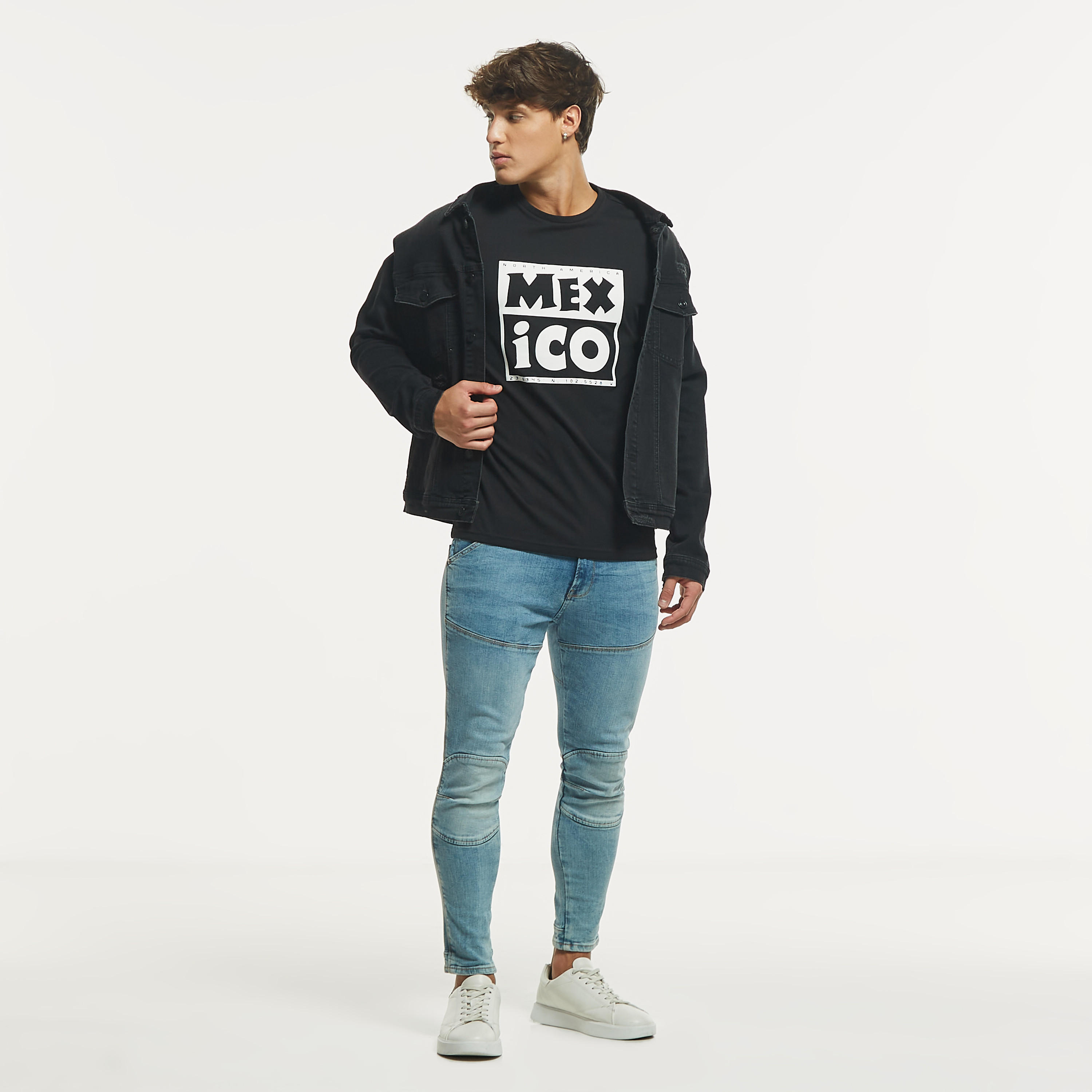 تيشيرت بياقة ضيّقة وأكمام قصيرة وطبعات-men-clothing-tshirtsandpolos-tshirts-image-2