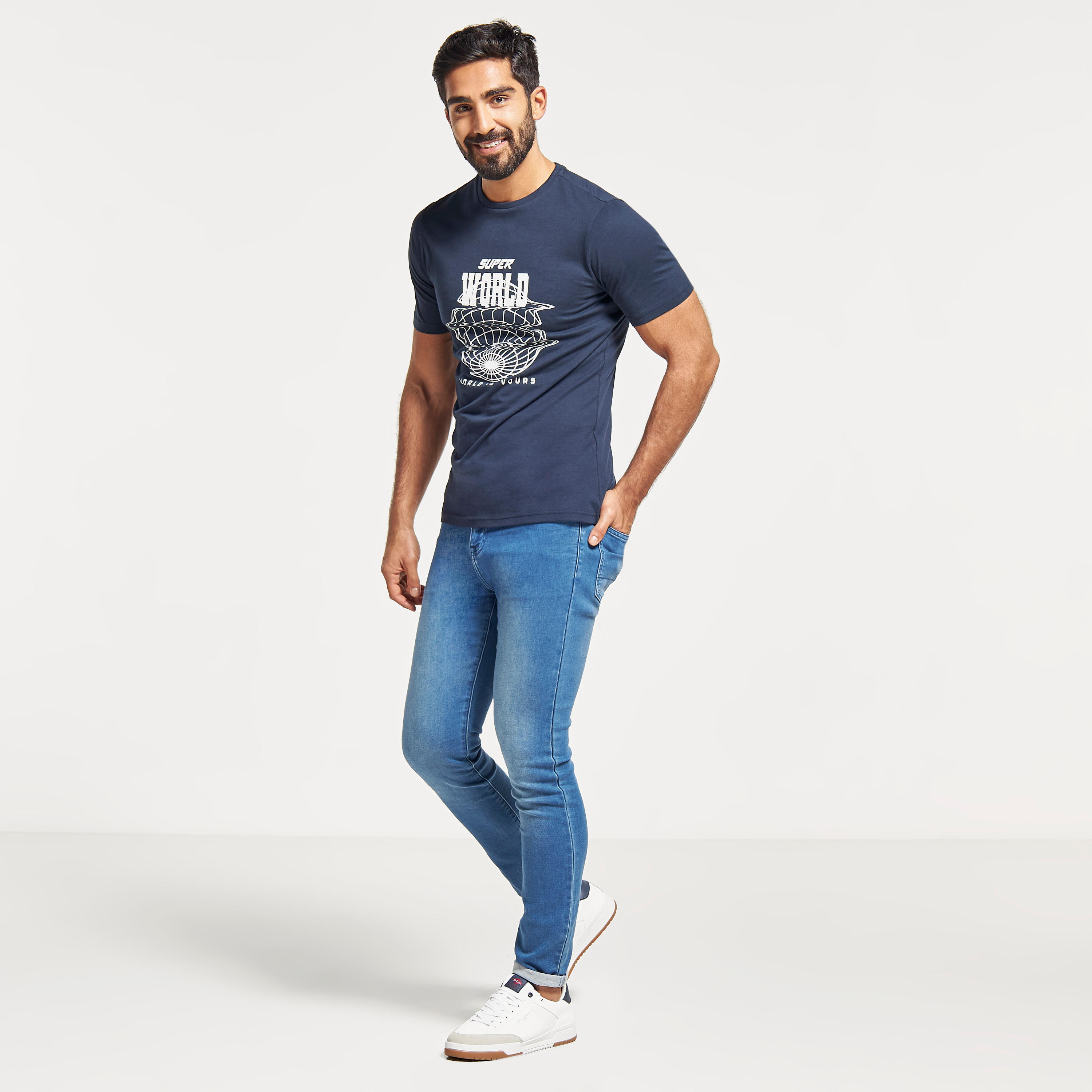 تيشيرت بياقة ضيّقة وأكمام قصيرة وطبعات-men-clothing-tshirtsandpolos-tshirts-image-2