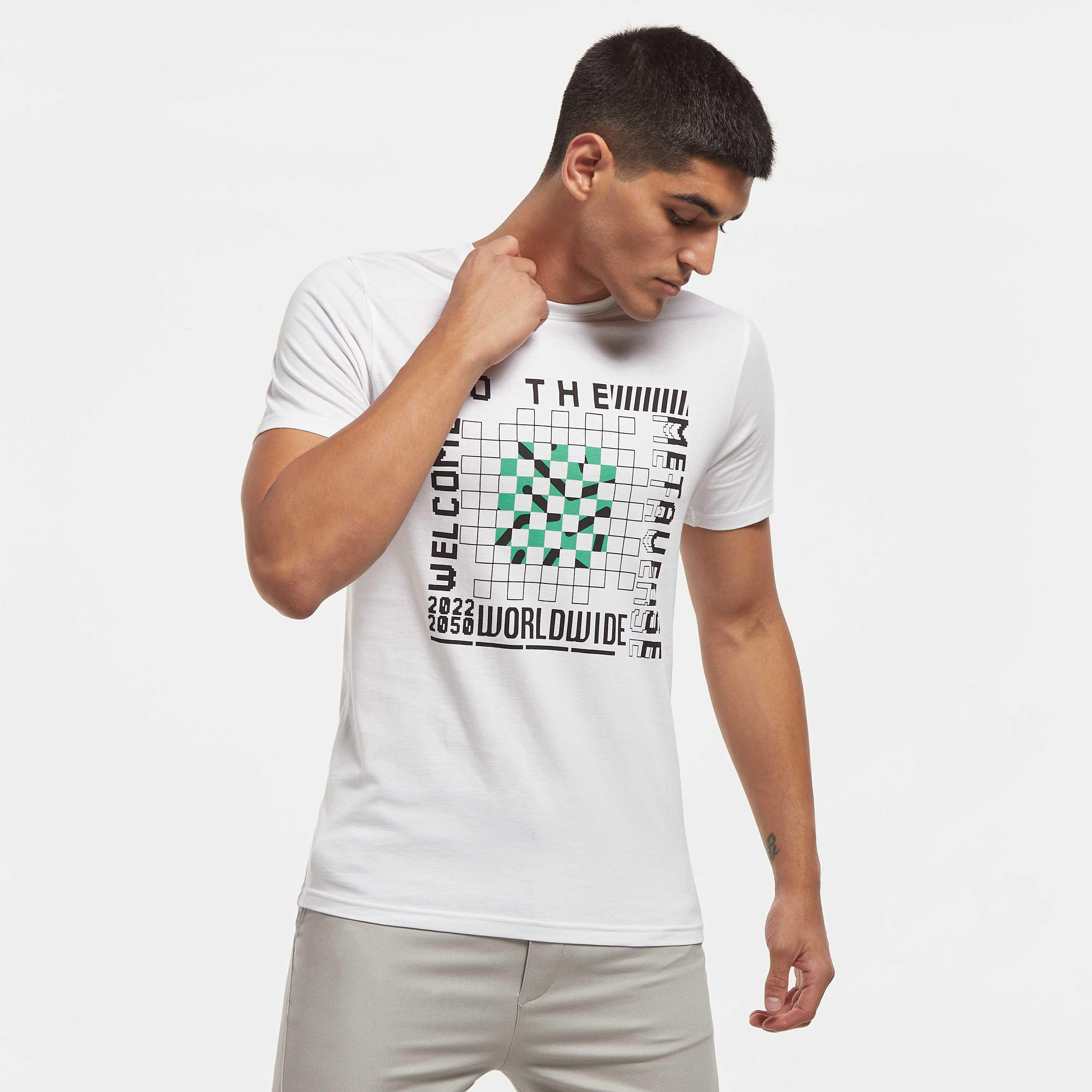 تيشيرت بياقة ضيقة وأكمام قصيرة وطبعات-men-clothing-tshirtsandpolos-tshirts-image-1