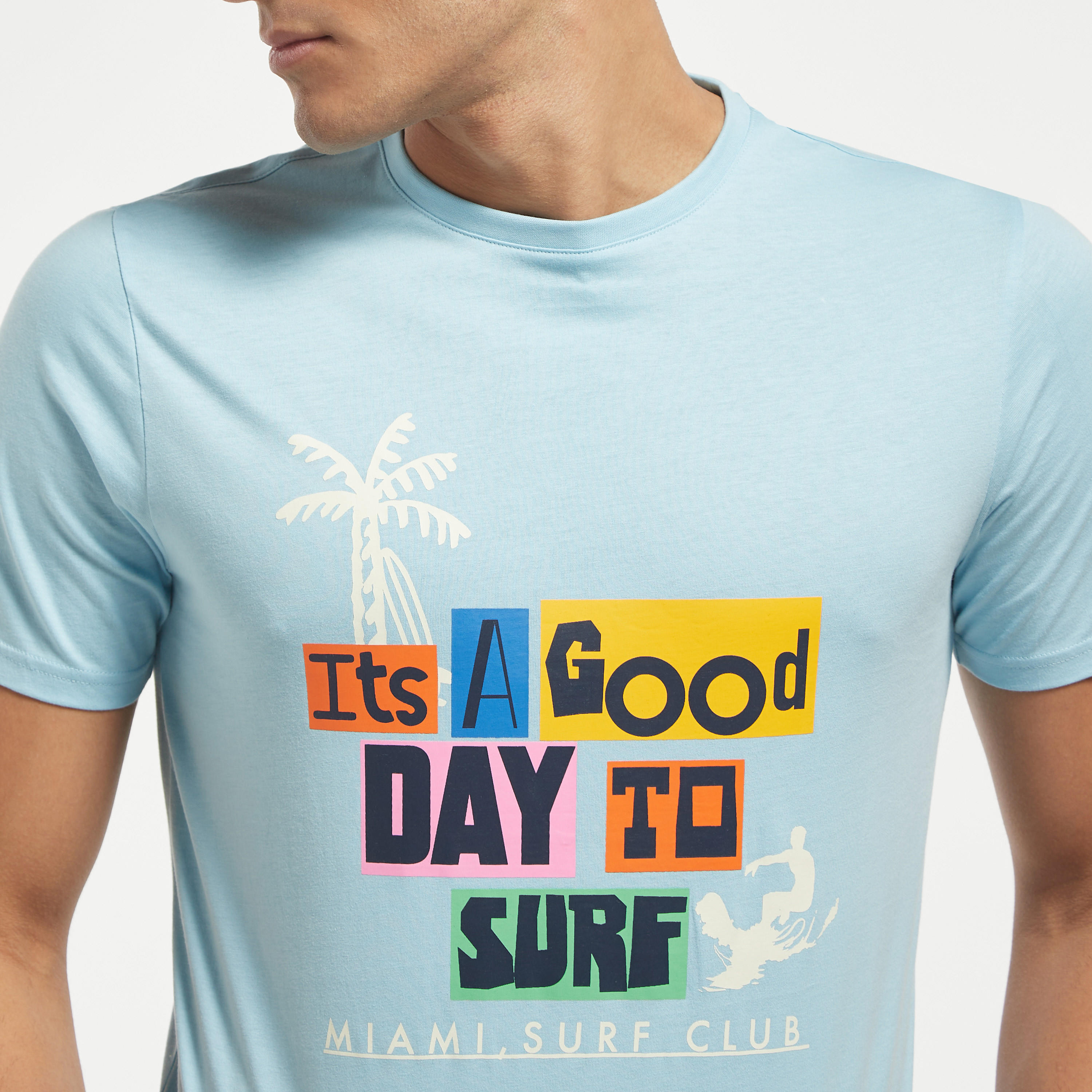 تيشيرت بياقة ضيقة وأكمام قصيرة وطبعات-men-clothing-tshirtsandpolos-tshirts-image-4