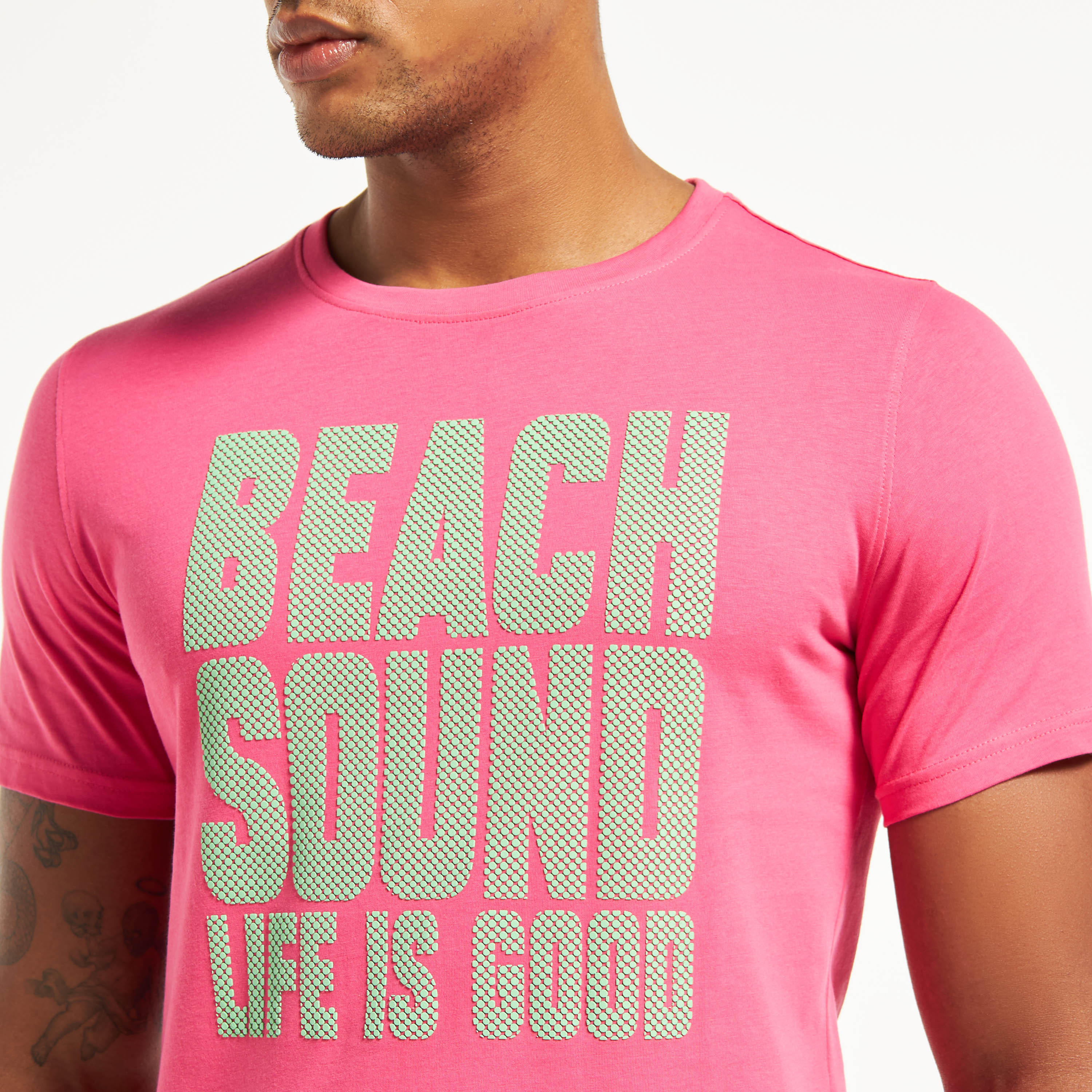 تيشيرت بياقة ضيّقة وأكمام قصيرة وطبعات-men-clothing-tshirtsandpolos-tshirts-image-4
