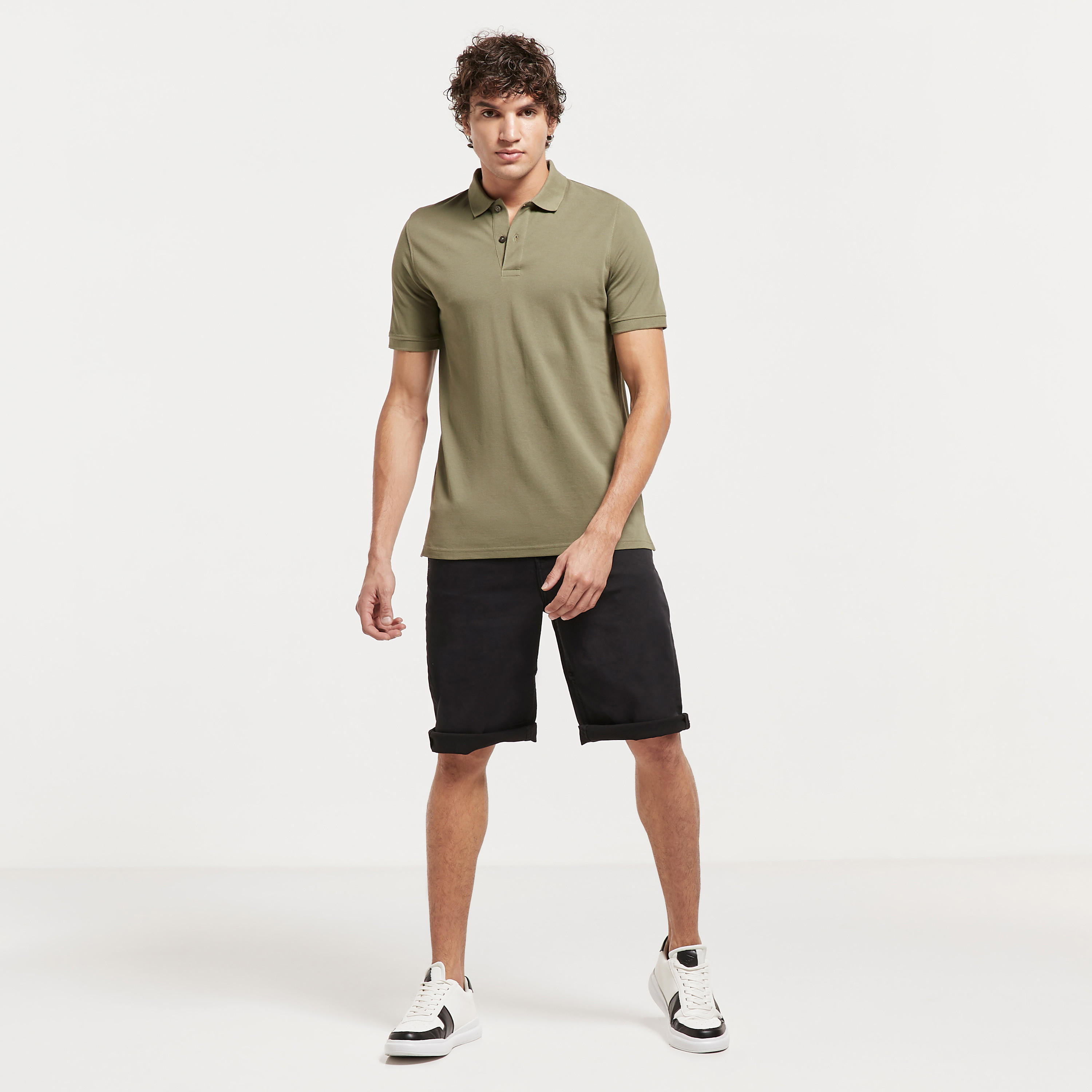 تيشيرت بولو بيكيه سادة بأكمام قصيرة وأزرار-men-clothing-tshirtsandpolos-polos-image-2