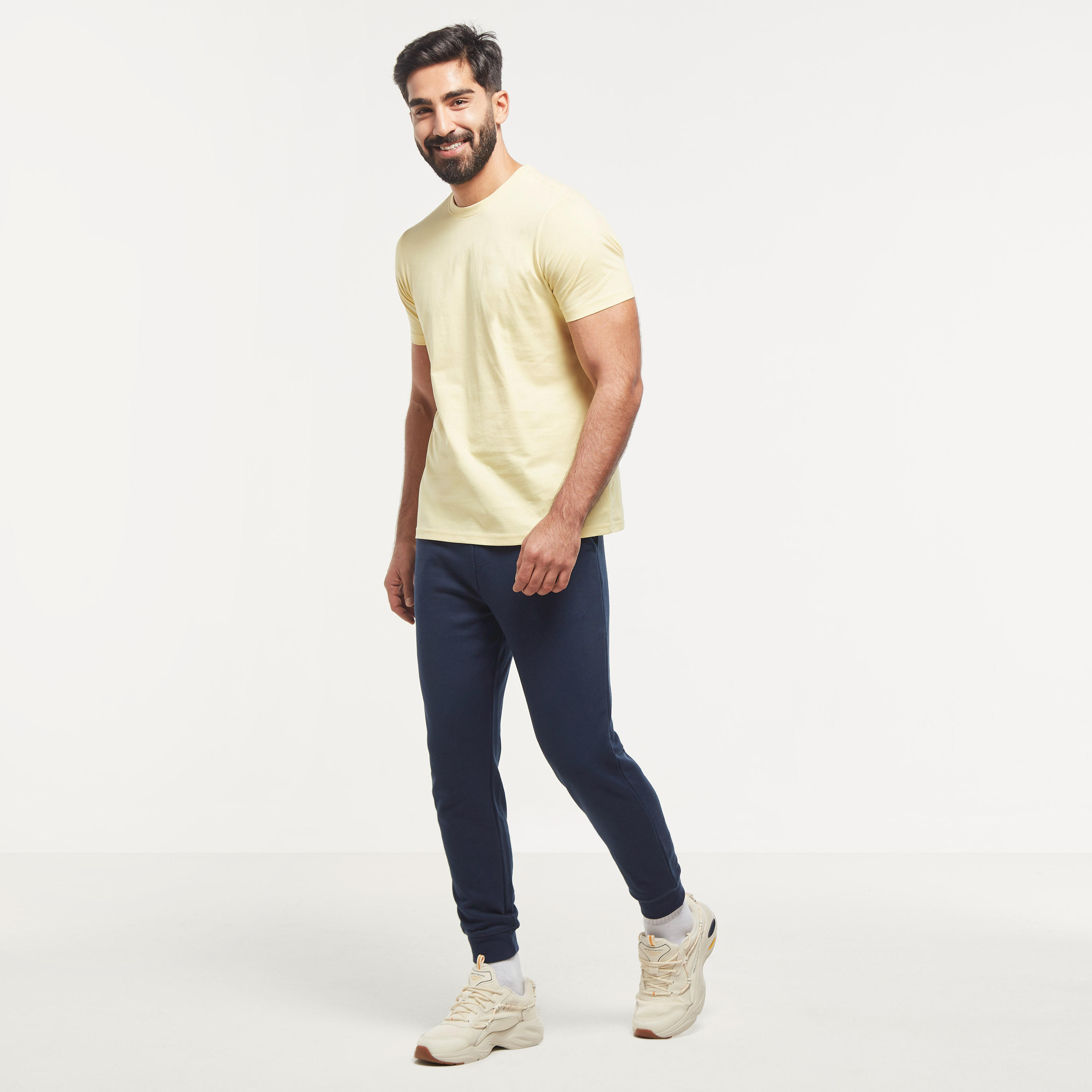 بنطلون رياضي سادة بجيوب ورباط إغلاق-men-clothing-bottoms-joggers-image-3