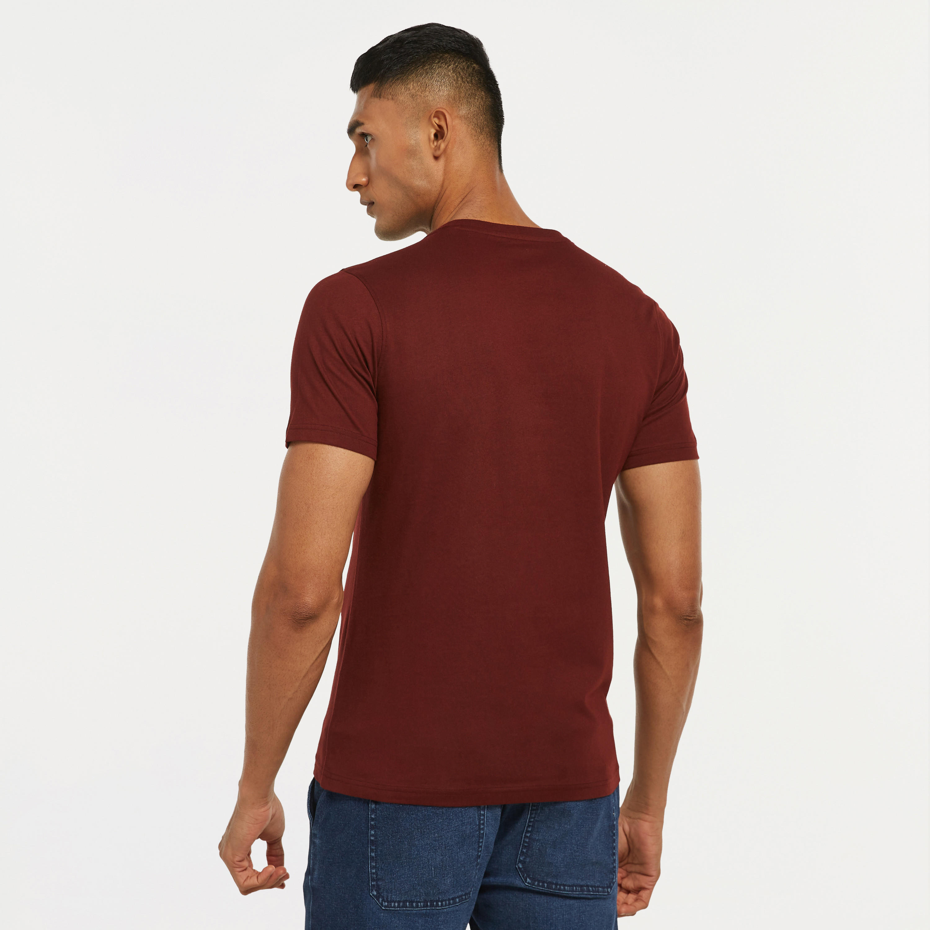 تيشيرت بياقة ضيّقة وأكمام قصيرة وطبعات-men-clothing-tshirtsandpolos-tshirts-image-3