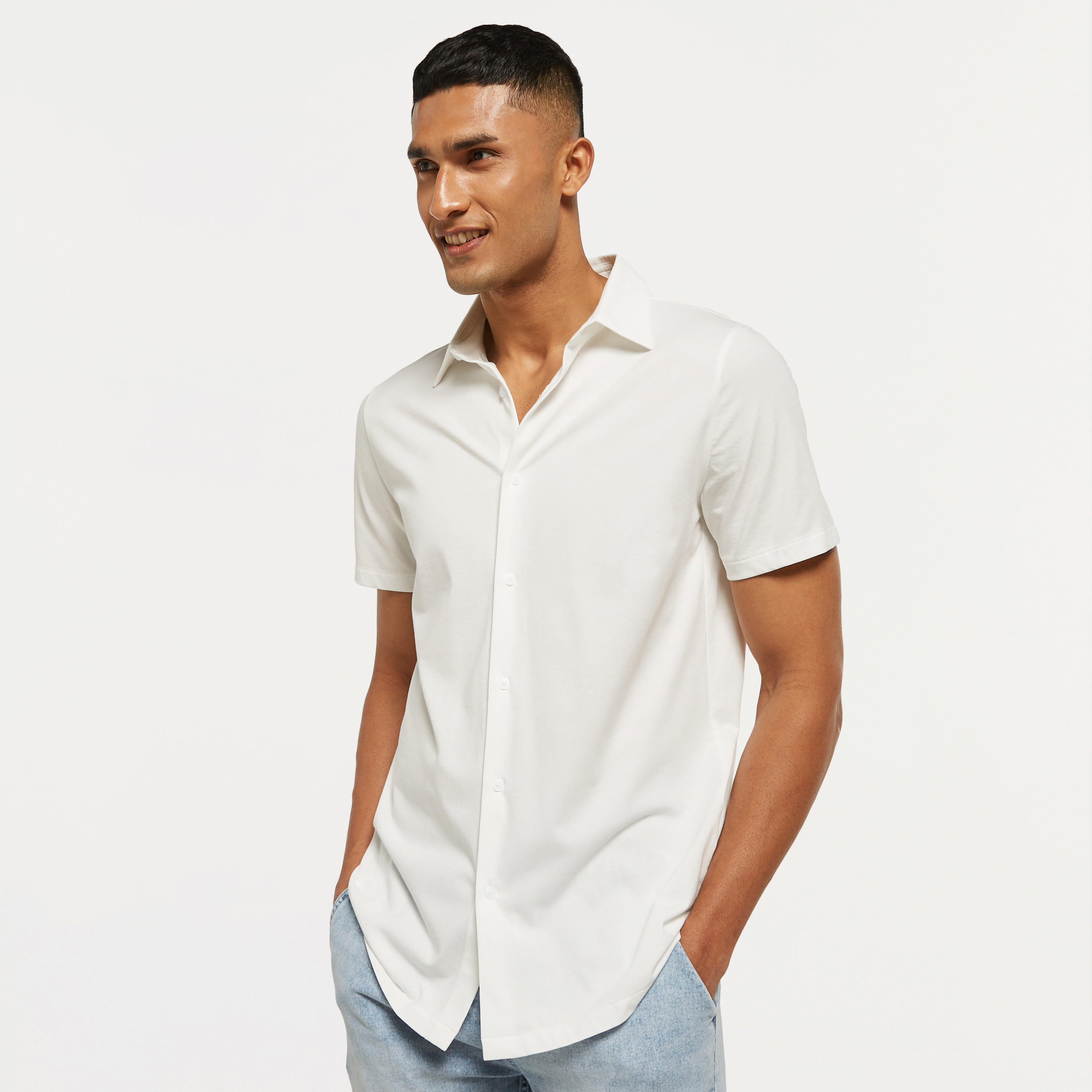 قميص سادة بأكمام قصيرة وأزرار-men-clothing-shirts-image-5