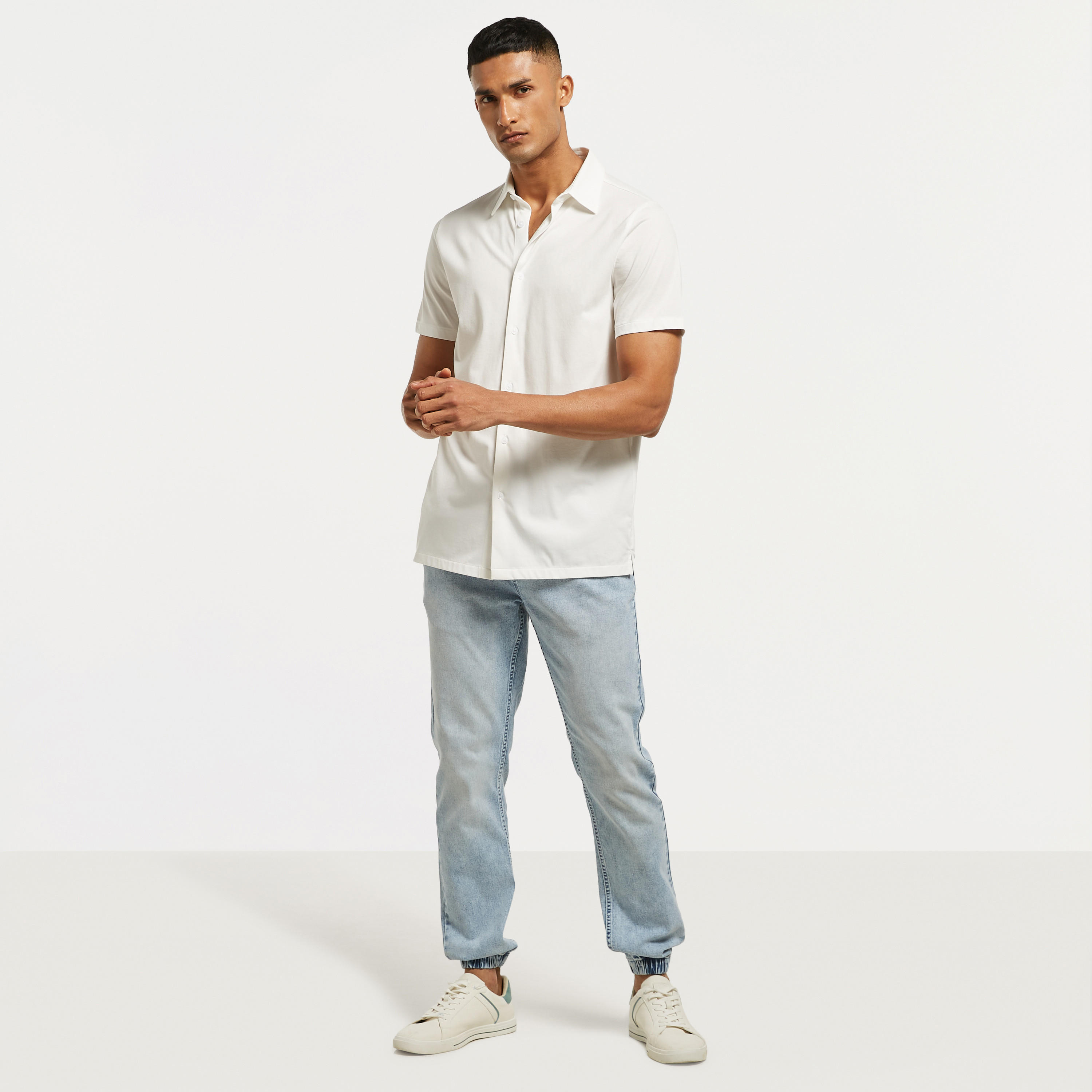 قميص سادة بأكمام قصيرة وأزرار-men-clothing-shirts-image-6
