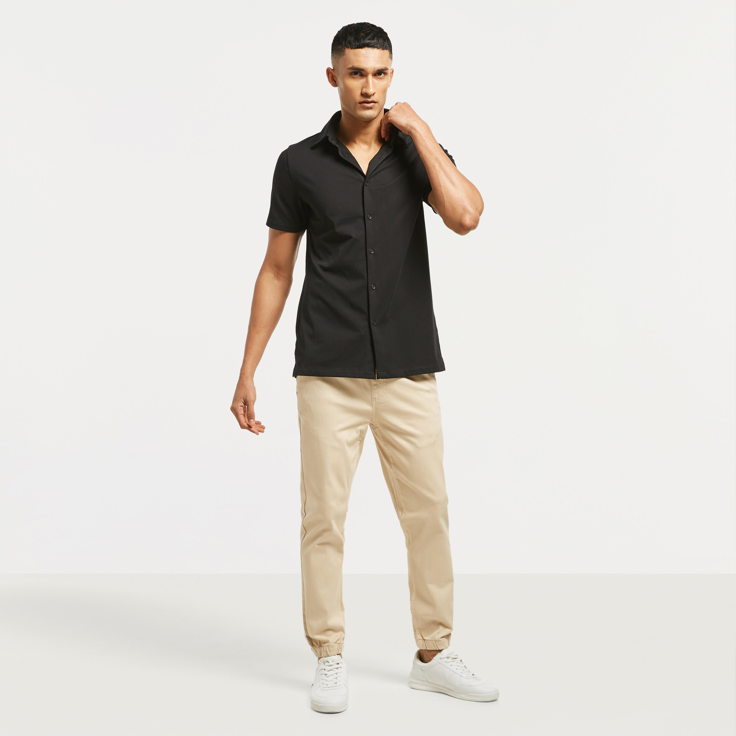 قميص سادة بأكمام قصيرة وأزرار-men-clothing-shirts-image-2