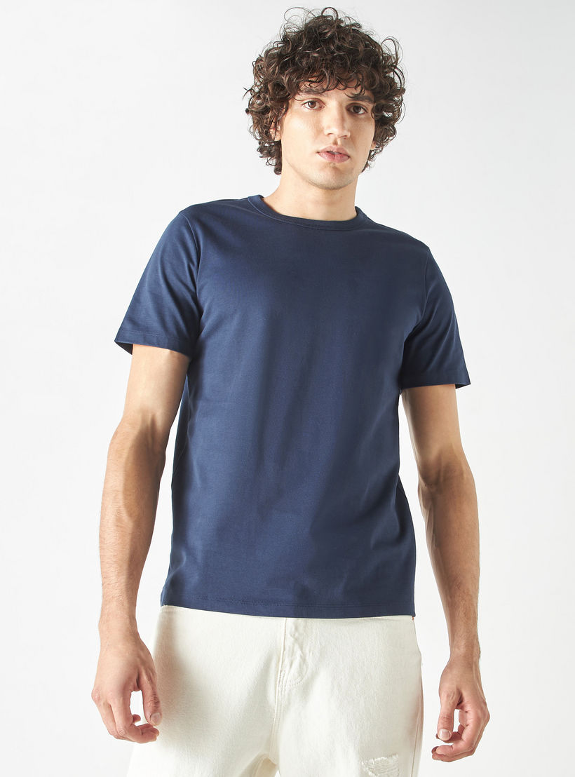 تيشيرت سادة بياقة ضيّقة وأكمام قصيرة-men-clothing-tshirtsandpolos-tshirts-image-4