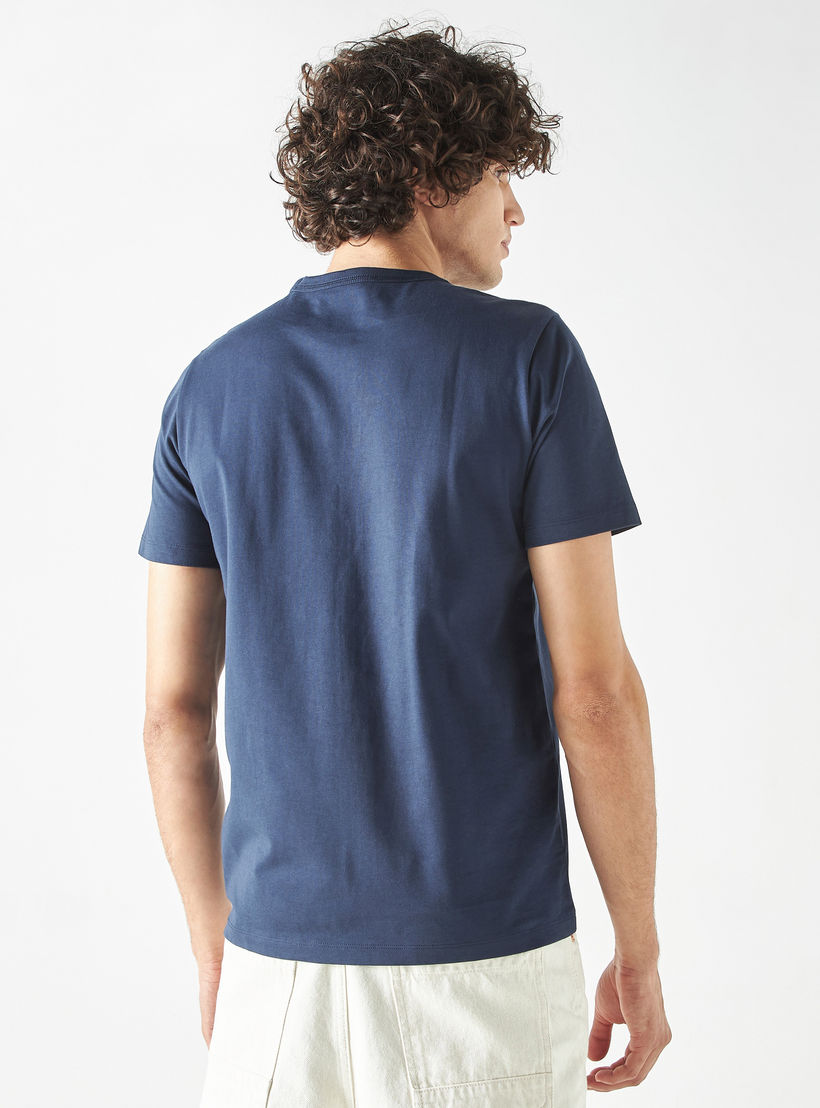 تيشيرت سادة بياقة ضيّقة وأكمام قصيرة-men-clothing-tshirtsandpolos-tshirts-image-2