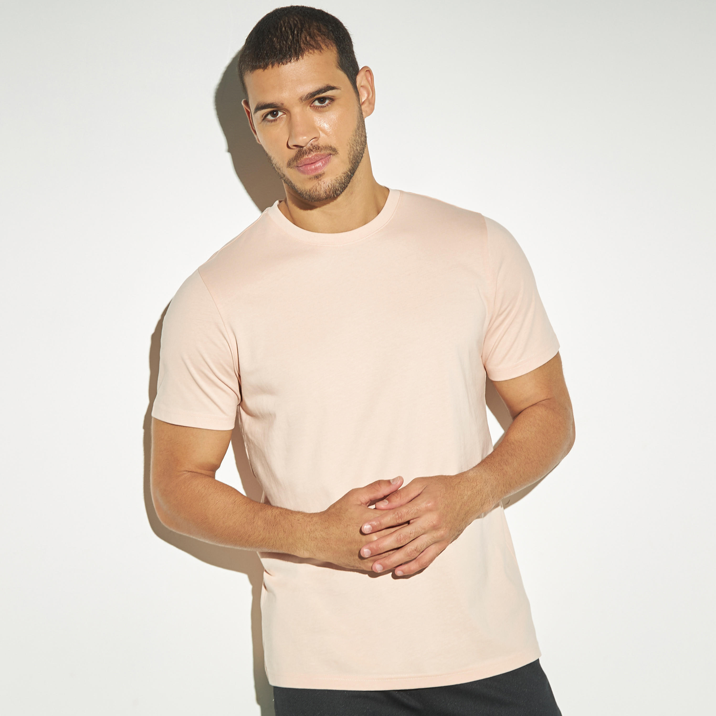 تيشيرت سادة بياقة ضيّقة وأكمام قصيرة-men-clothing-tshirtsandpolos-tshirts-image-1