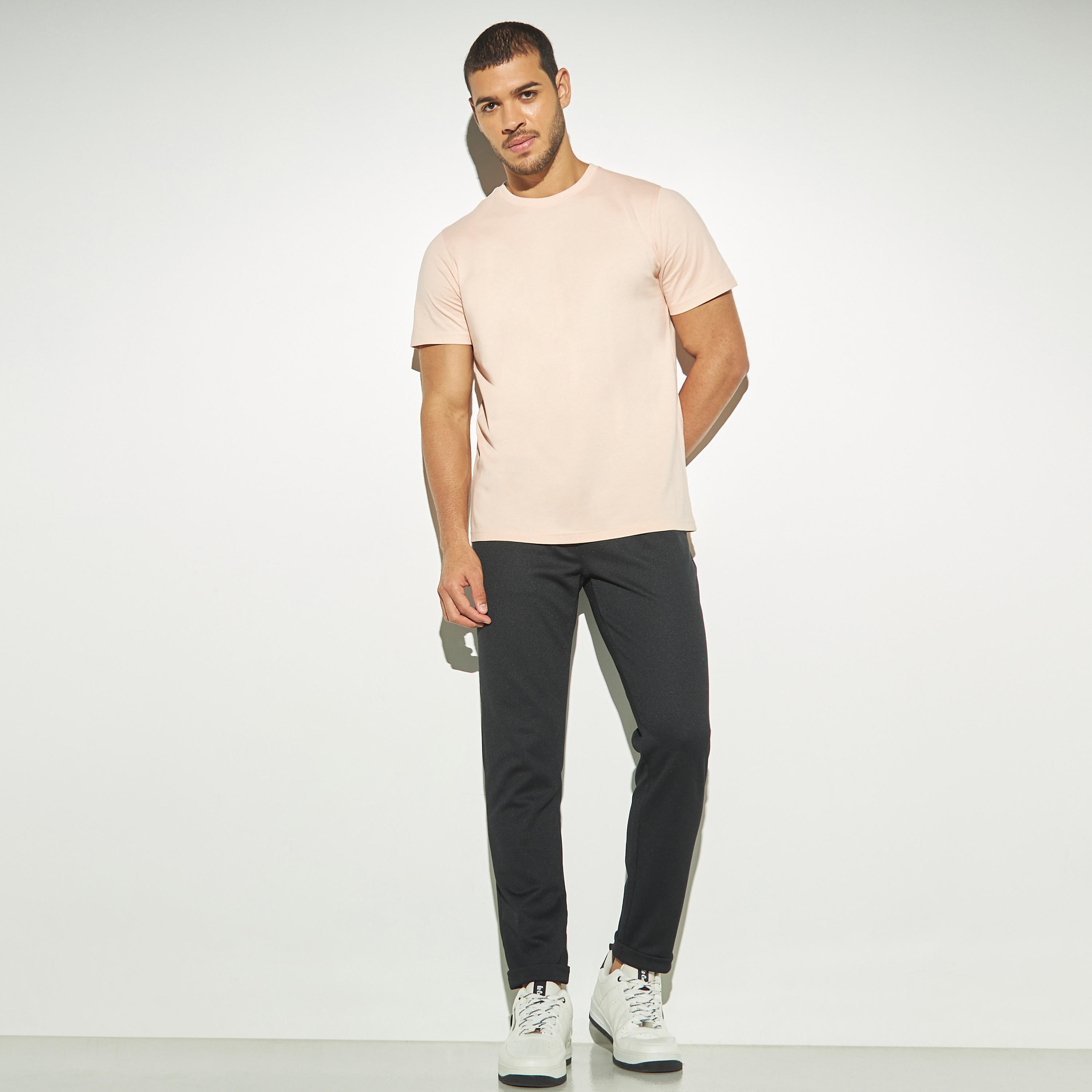 تيشيرت سادة بياقة ضيّقة وأكمام قصيرة-men-clothing-tshirtsandpolos-tshirts-image-2
