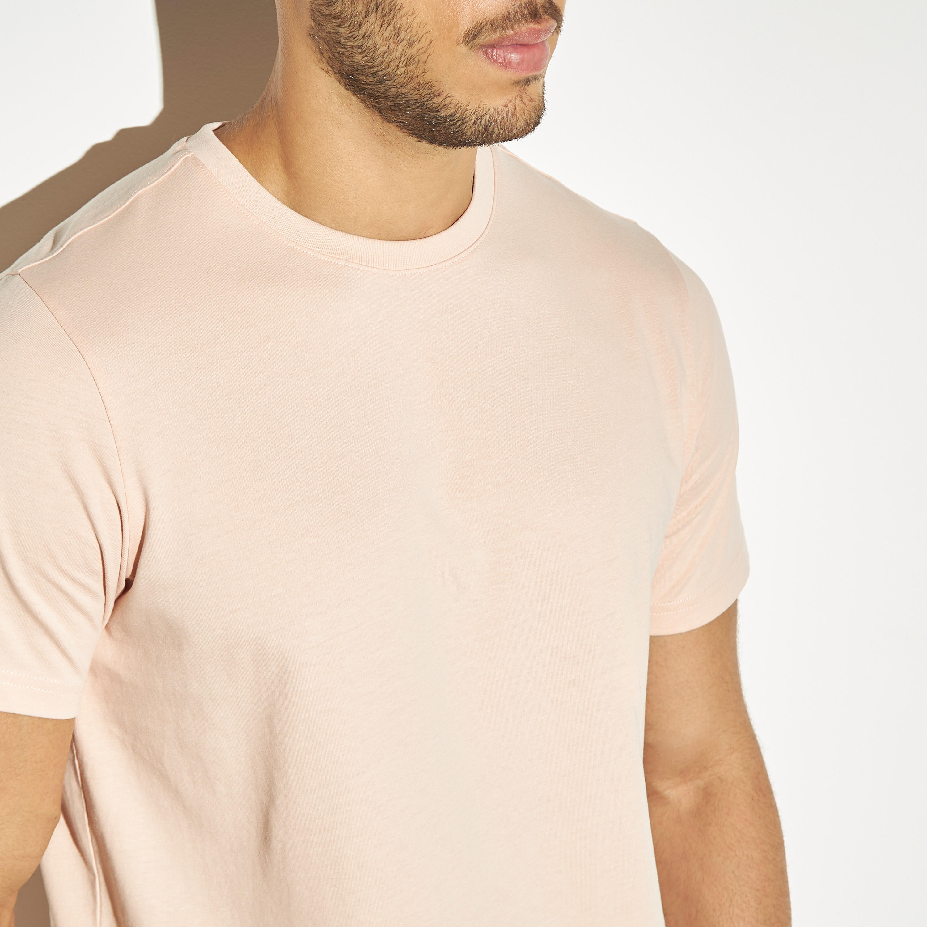 تيشيرت سادة بياقة ضيّقة وأكمام قصيرة-men-clothing-tshirtsandpolos-tshirts-image-4