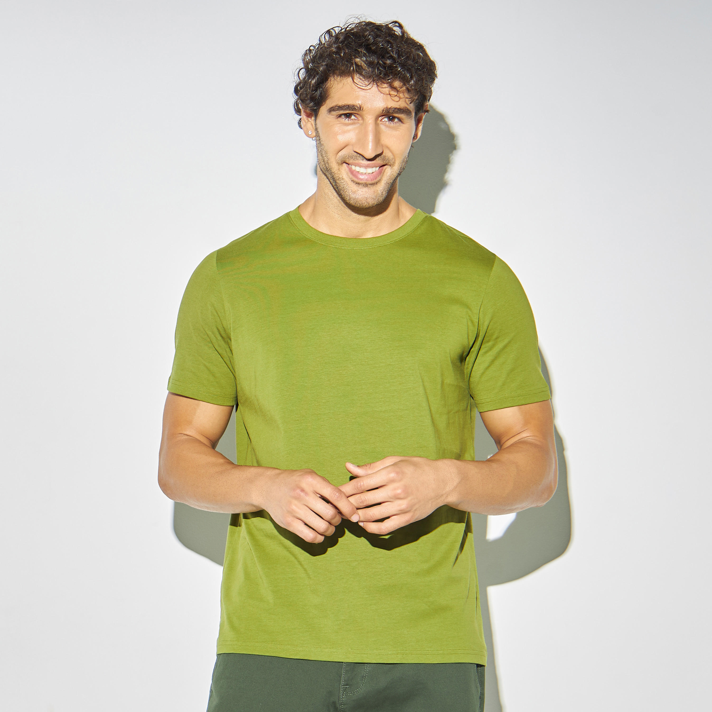 تيشيرت سادة بياقة ضيّقة وأكمام قصيرة-men-clothing-tshirtsandpolos-tshirts-image-1