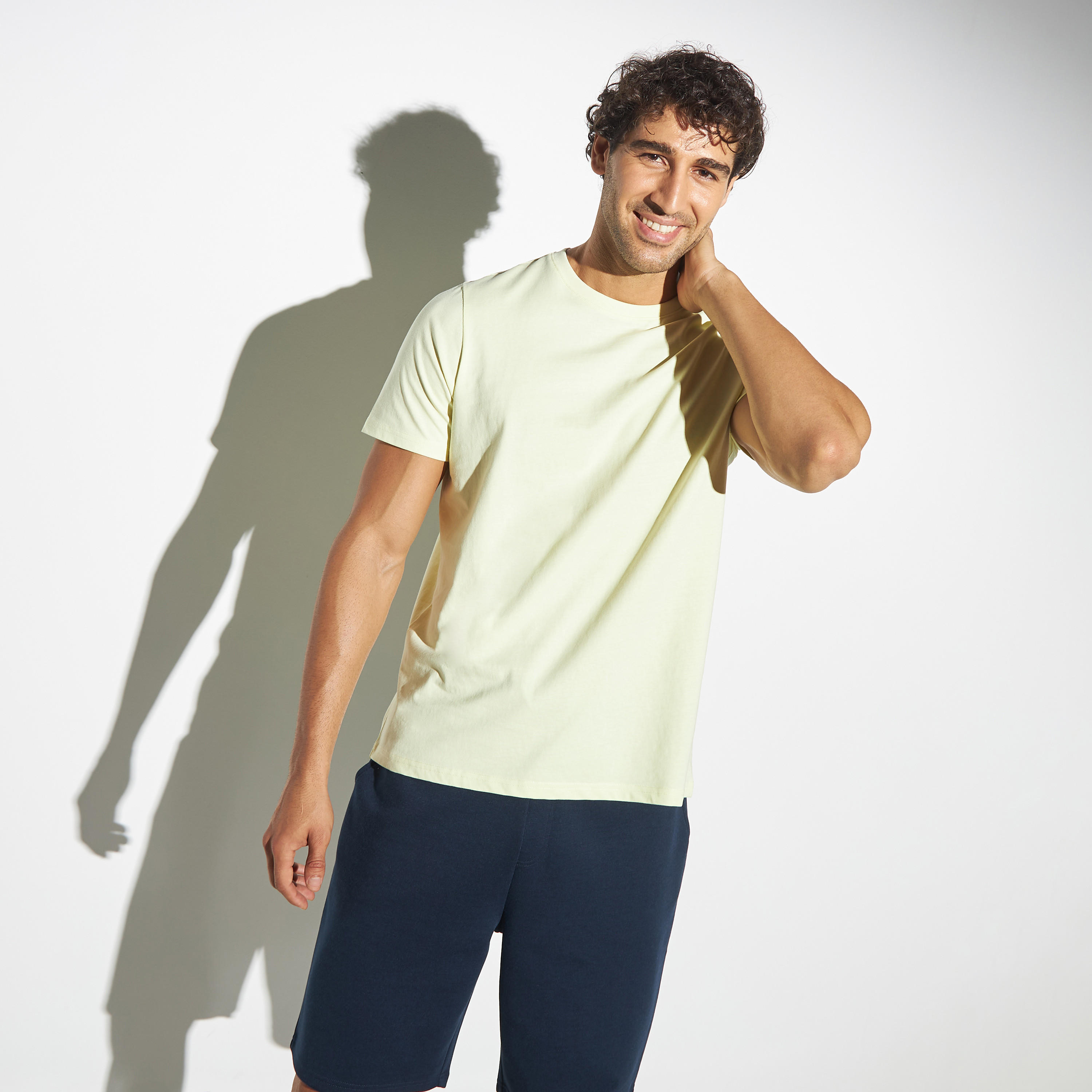 تيشيرت سادة بياقة ضيّقة وأكمام قصيرة-men-clothing-tshirtsandpolos-tshirts-image-4