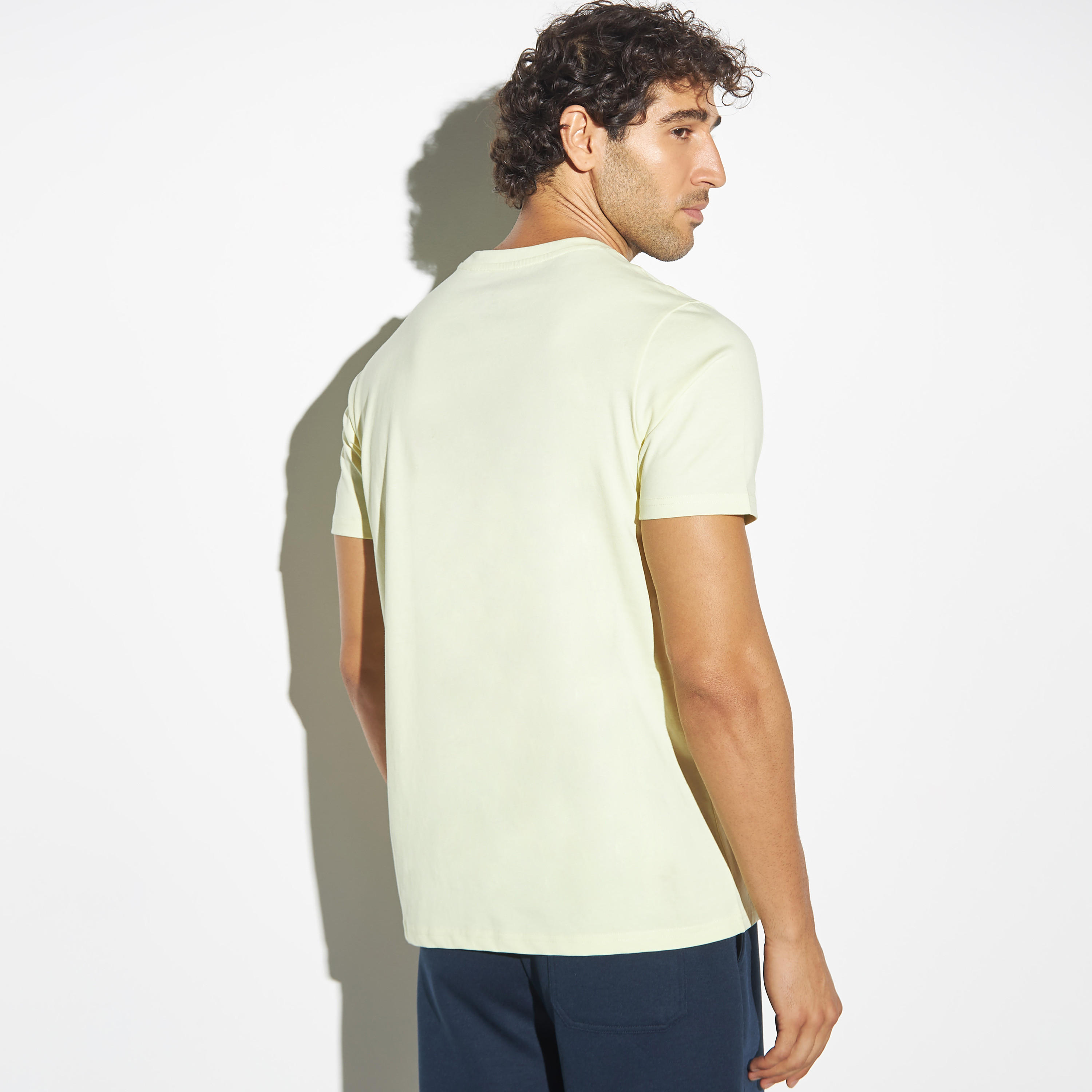 تيشيرت سادة بياقة ضيّقة وأكمام قصيرة-men-clothing-tshirtsandpolos-tshirts-image-3