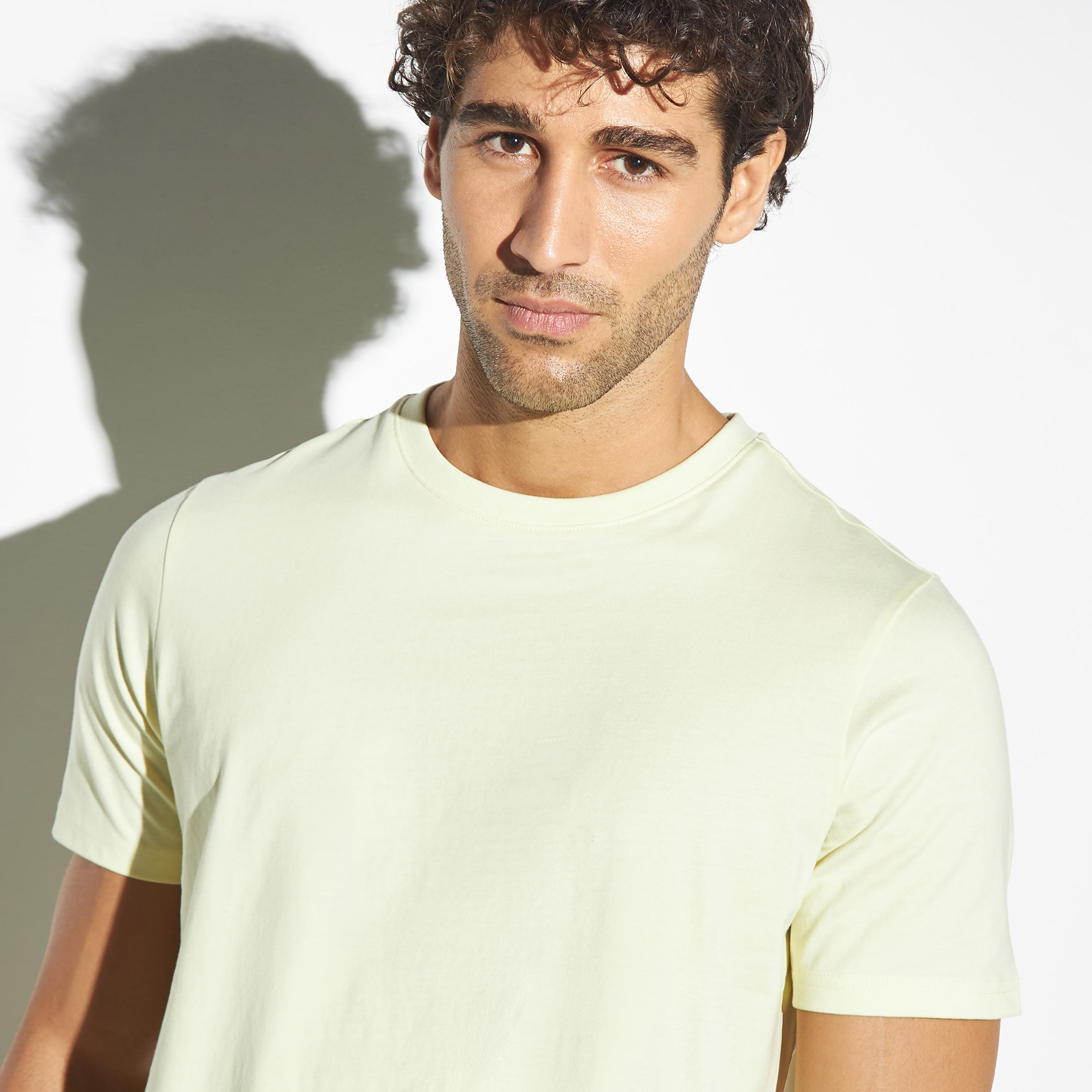 تيشيرت سادة بياقة ضيّقة وأكمام قصيرة-men-clothing-tshirtsandpolos-tshirts-image-2