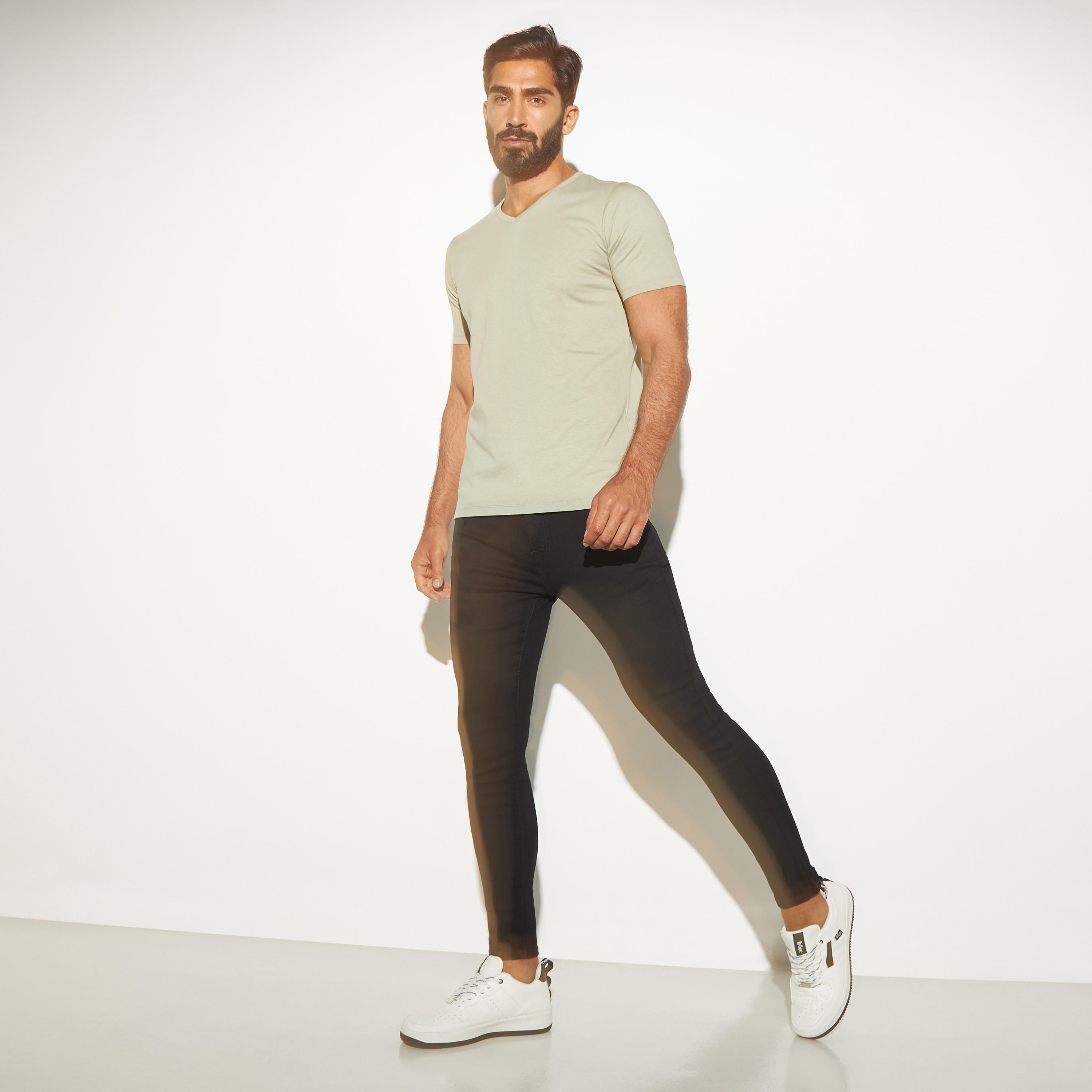 تيشيرت سادة بياقة V وأكمام قصيرة-men-clothing-tshirtsandpolos-tshirts-image-2