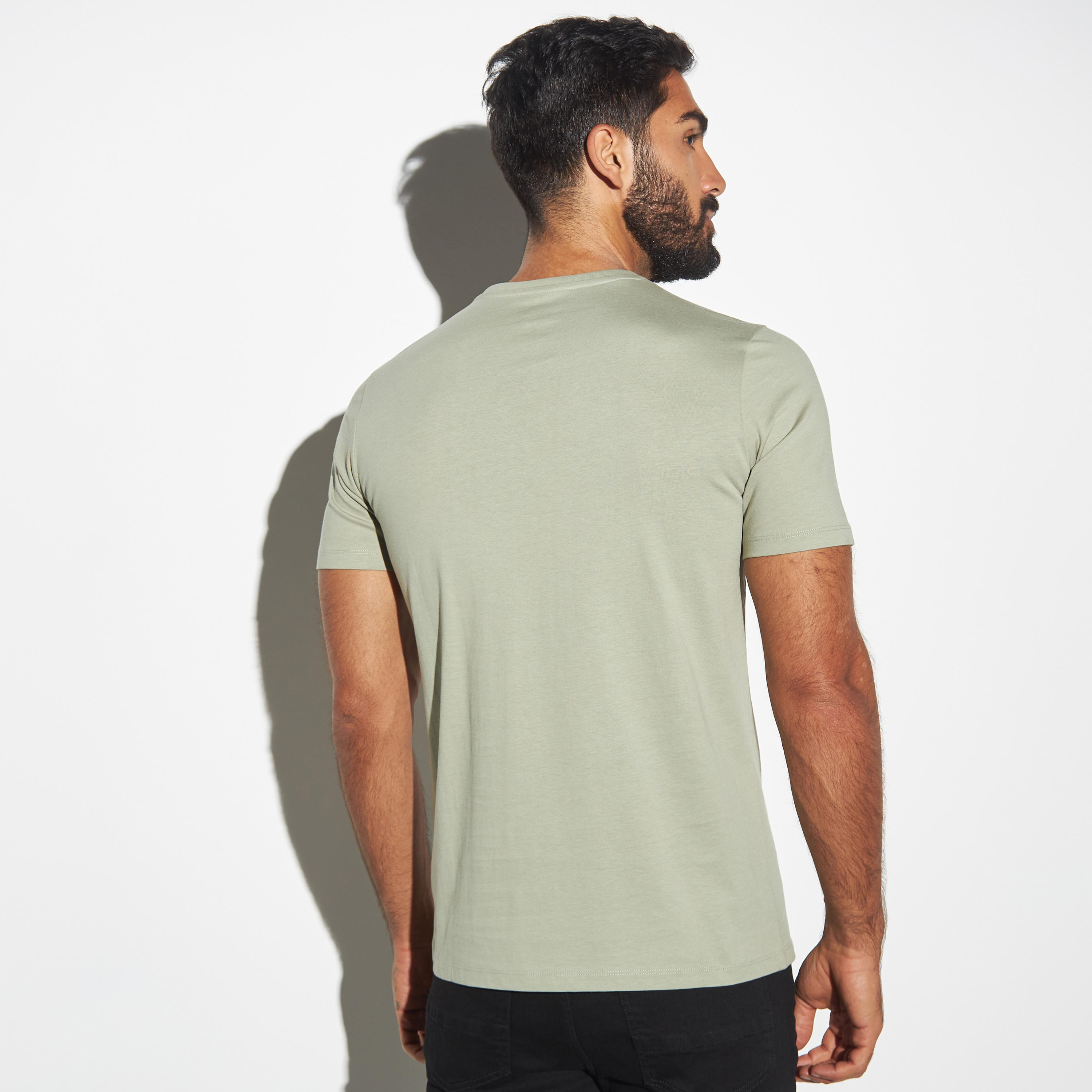 تيشيرت سادة بياقة V وأكمام قصيرة-men-clothing-tshirtsandpolos-tshirts-image-3