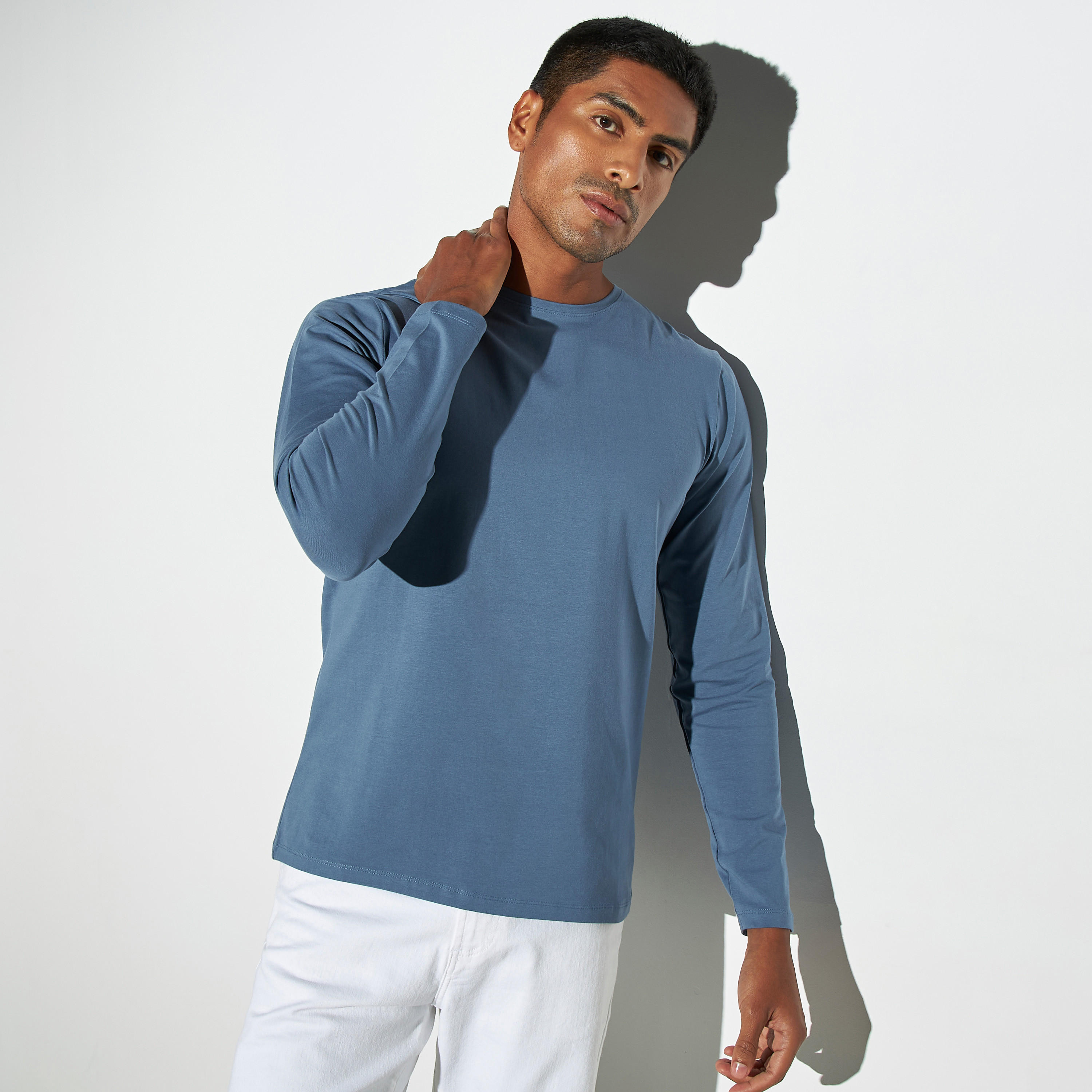 تيشيرت سادة بياقة ضيّقة وأكمام طويلة-men-clothing-tshirtsandpolos-tshirts-image-4