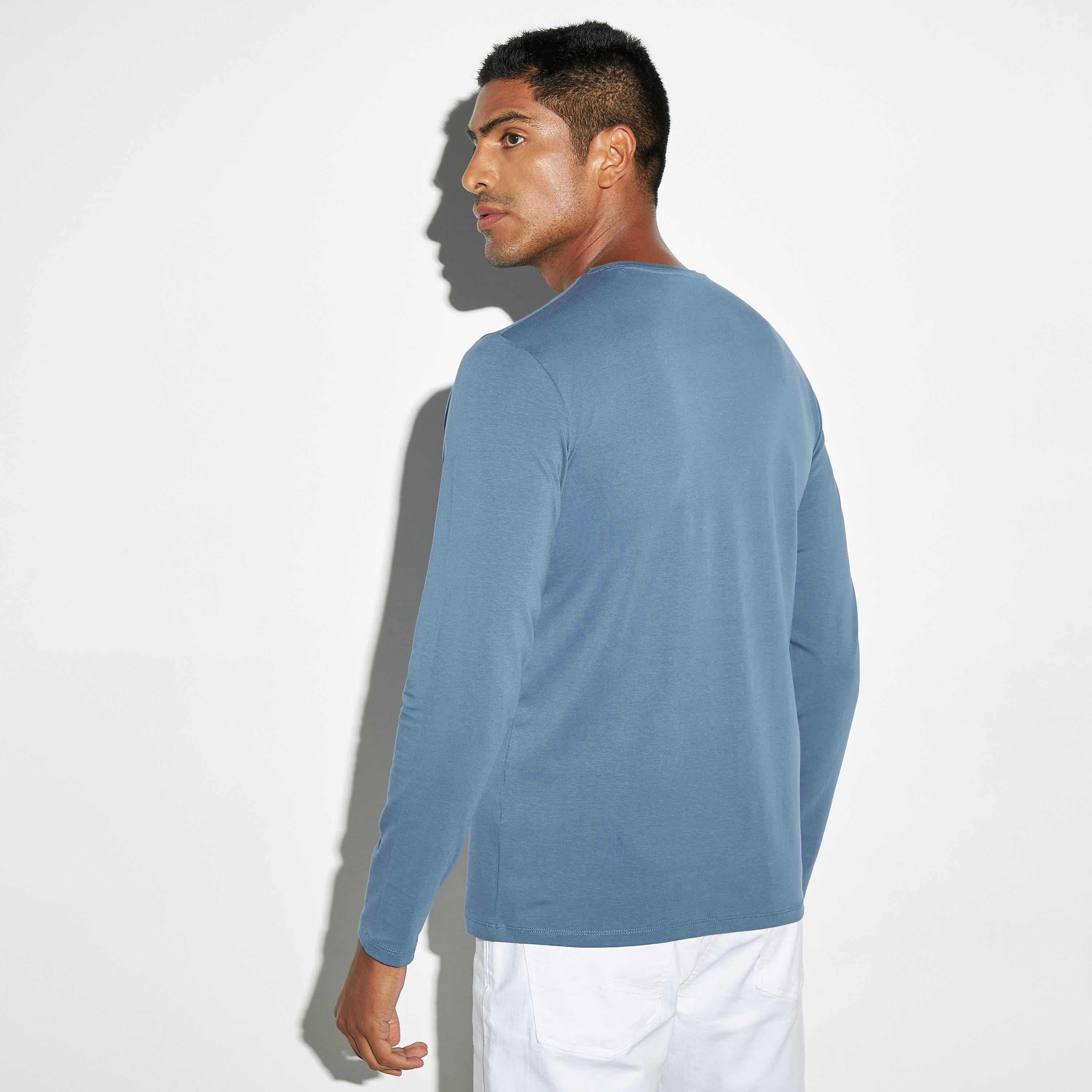تيشيرت سادة بياقة ضيّقة وأكمام طويلة-men-clothing-tshirtsandpolos-tshirts-image-2