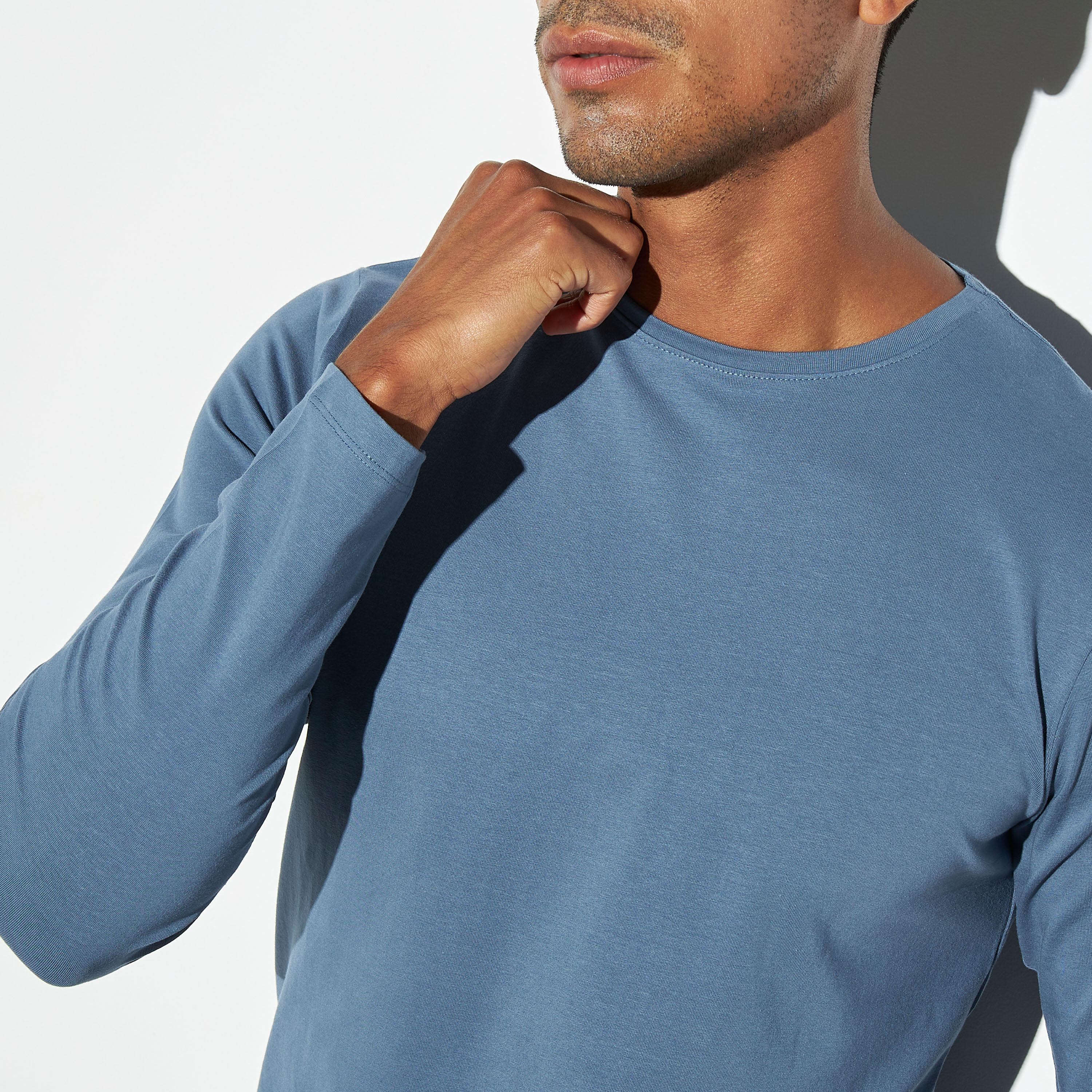 تيشيرت سادة بياقة ضيّقة وأكمام طويلة-men-clothing-tshirtsandpolos-tshirts-image-1