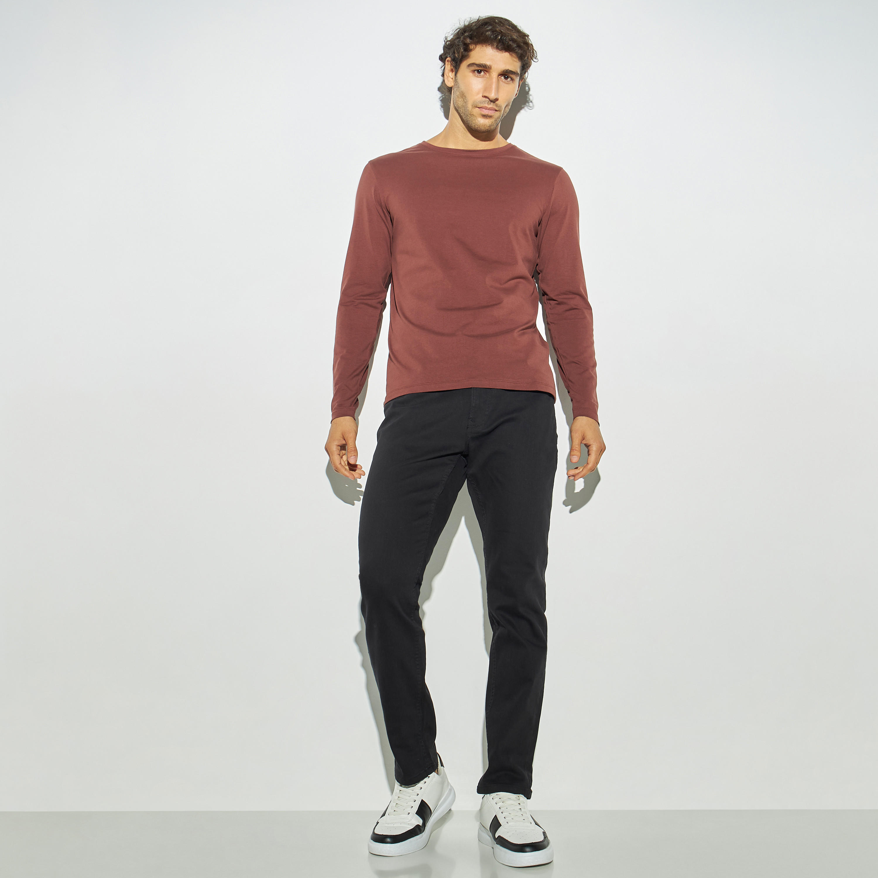 تيشيرت سادة بياقة ضيّقة وأكمام طويلة-men-clothing-tshirtsandpolos-tshirts-image-3