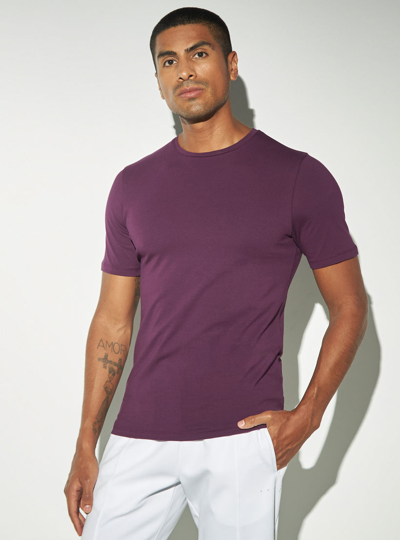 تيشيرت سادة بياقة ضيّقة وأكمام قصيرة-men-clothing-tshirtsandpolos-tshirts-image-4