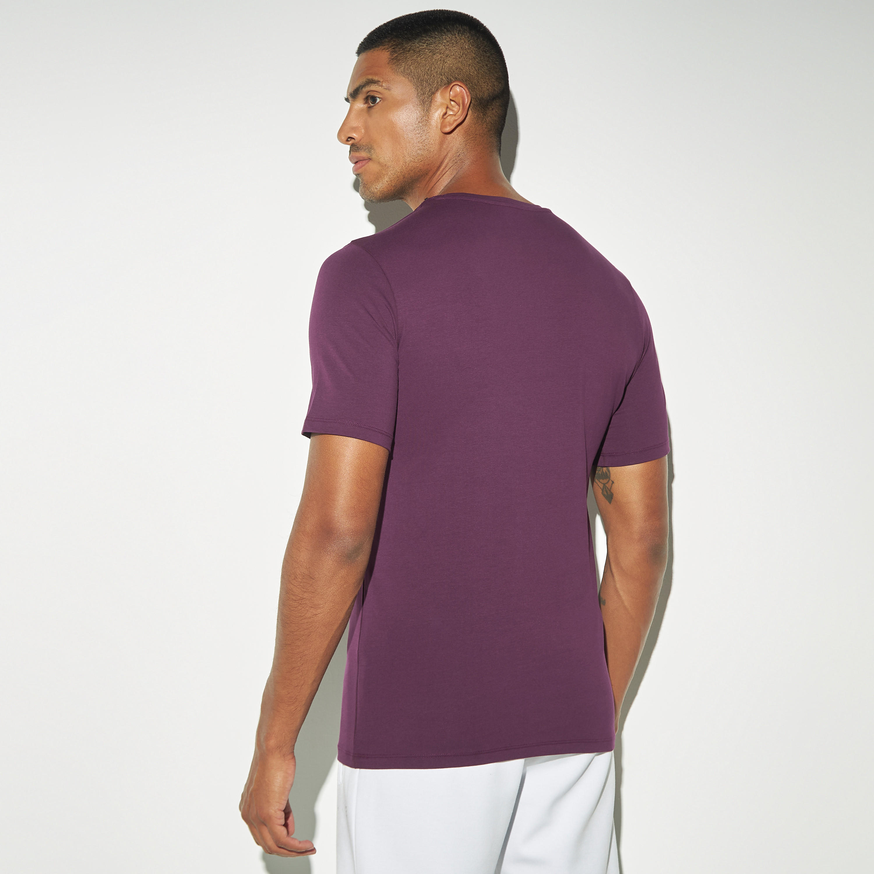 تيشيرت سادة بياقة ضيّقة وأكمام قصيرة-men-clothing-tshirtsandpolos-tshirts-image-2