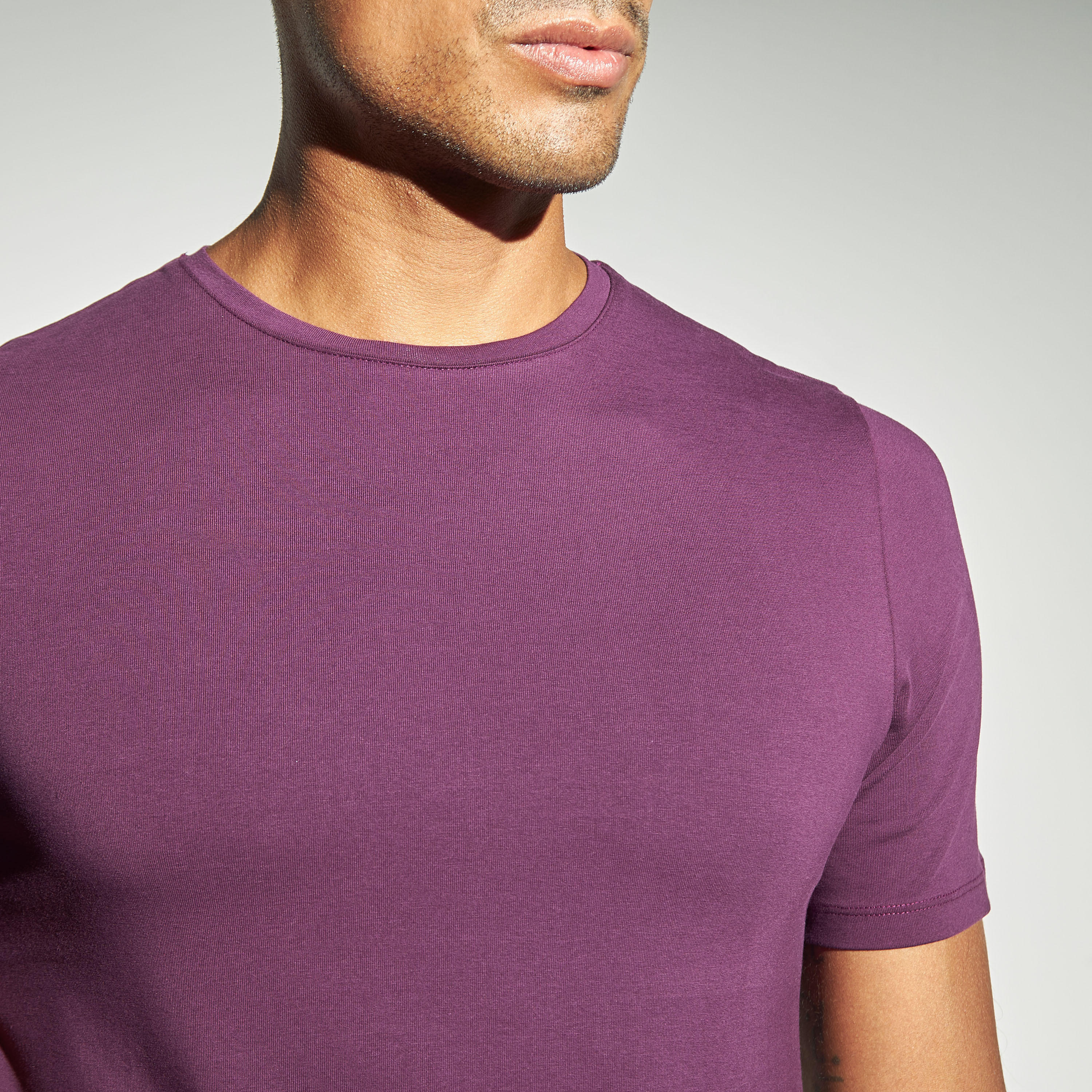 تيشيرت سادة بياقة ضيّقة وأكمام قصيرة-men-clothing-tshirtsandpolos-tshirts-image-1