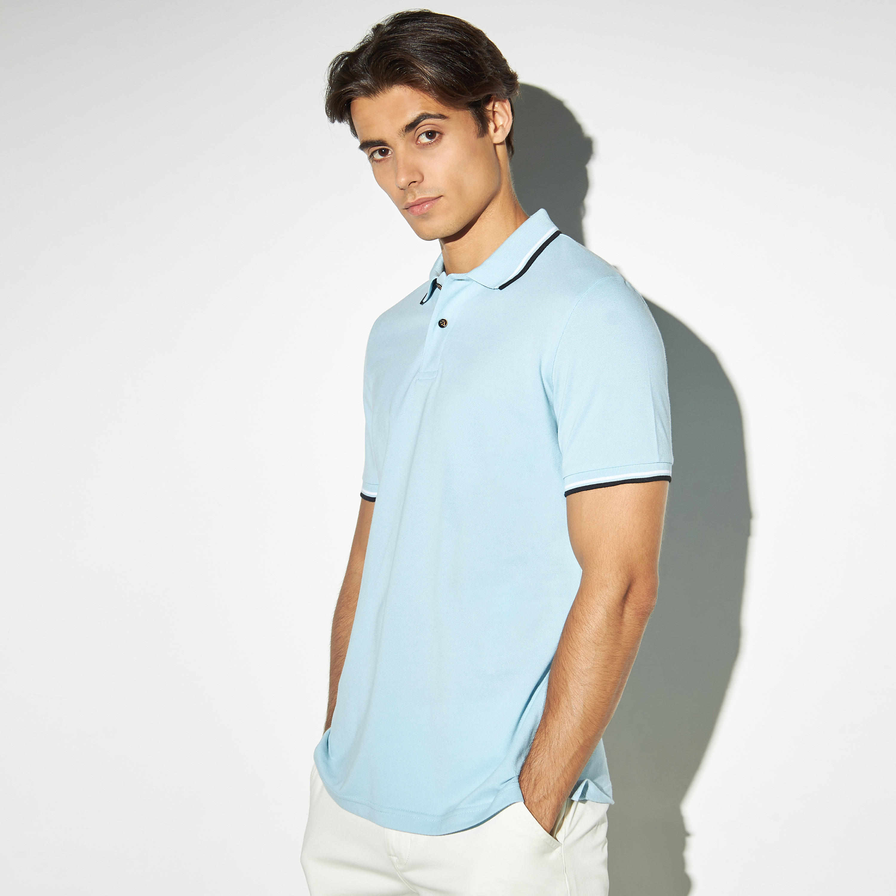 تيشيرت بولو سادة بأكمام قصيرة وتفاصيل خيوط بارزة-men-clothing-tshirtsandpolos-polos-image-1