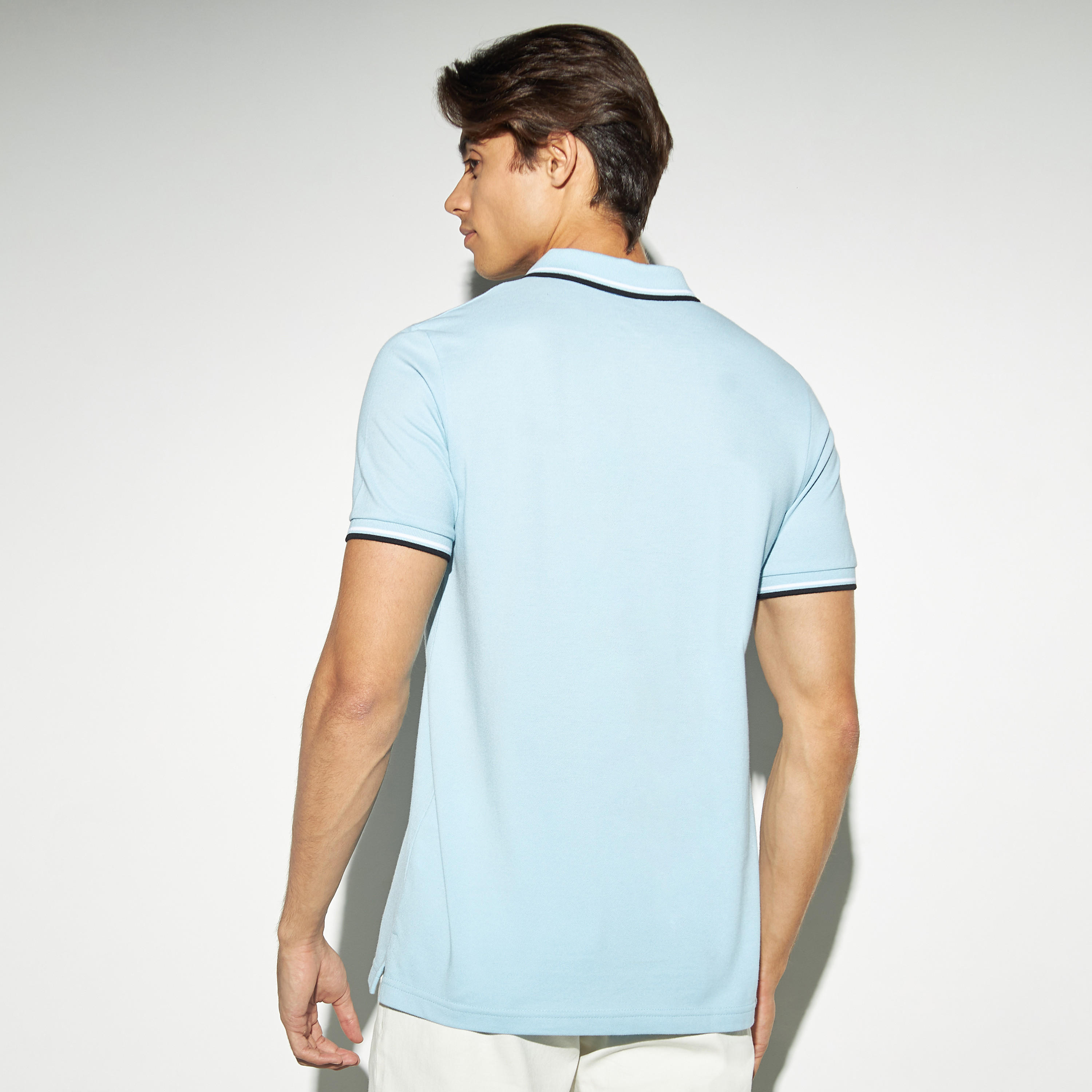 تيشيرت بولو سادة بأكمام قصيرة وتفاصيل خيوط بارزة-men-clothing-tshirtsandpolos-polos-image-3
