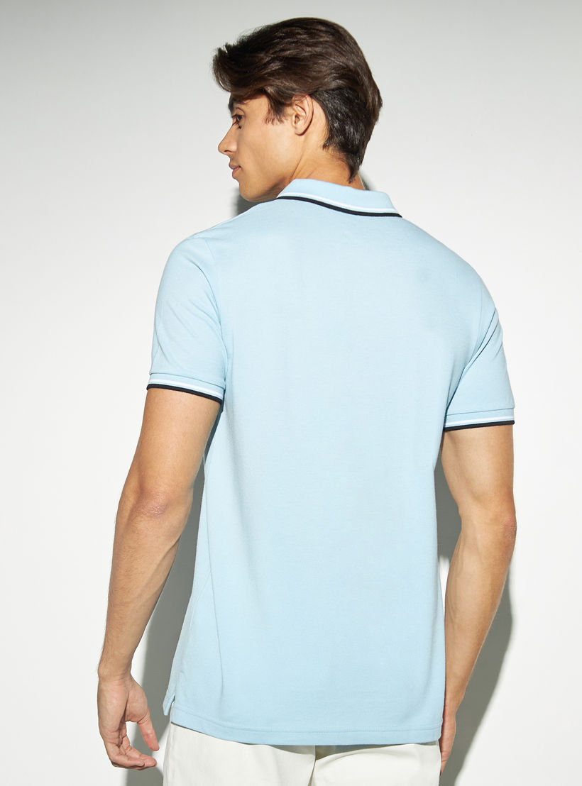 تيشيرت بولو سادة بأكمام قصيرة وتفاصيل خيوط بارزة-men-clothing-tshirtsandpolos-polos-image-3
