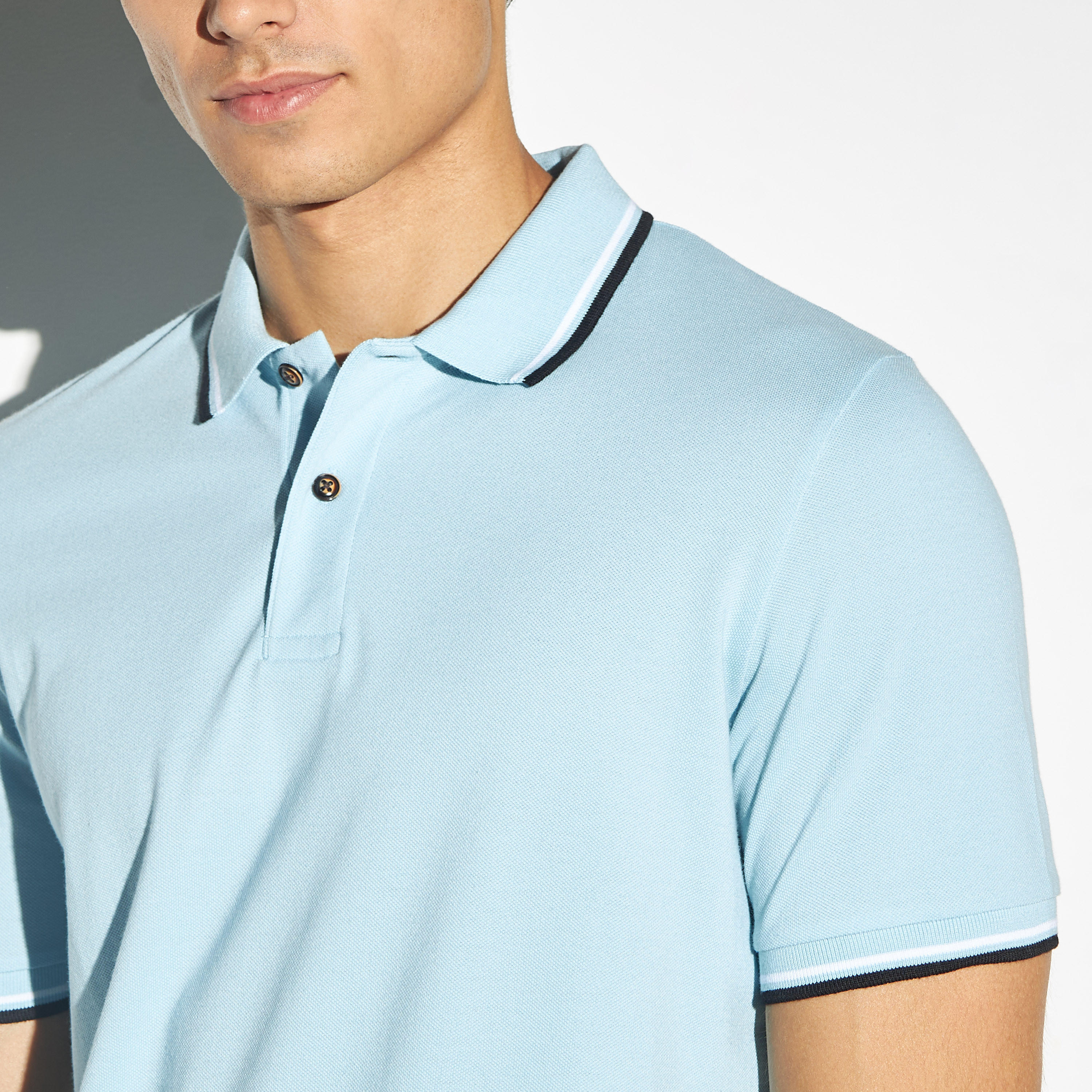 تيشيرت بولو سادة بأكمام قصيرة وتفاصيل خيوط بارزة-men-clothing-tshirtsandpolos-polos-image-4