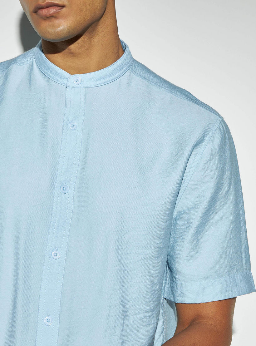 قميص سادة بياقة باند وأكمام قصيرة-men-clothing-shirts-image-1