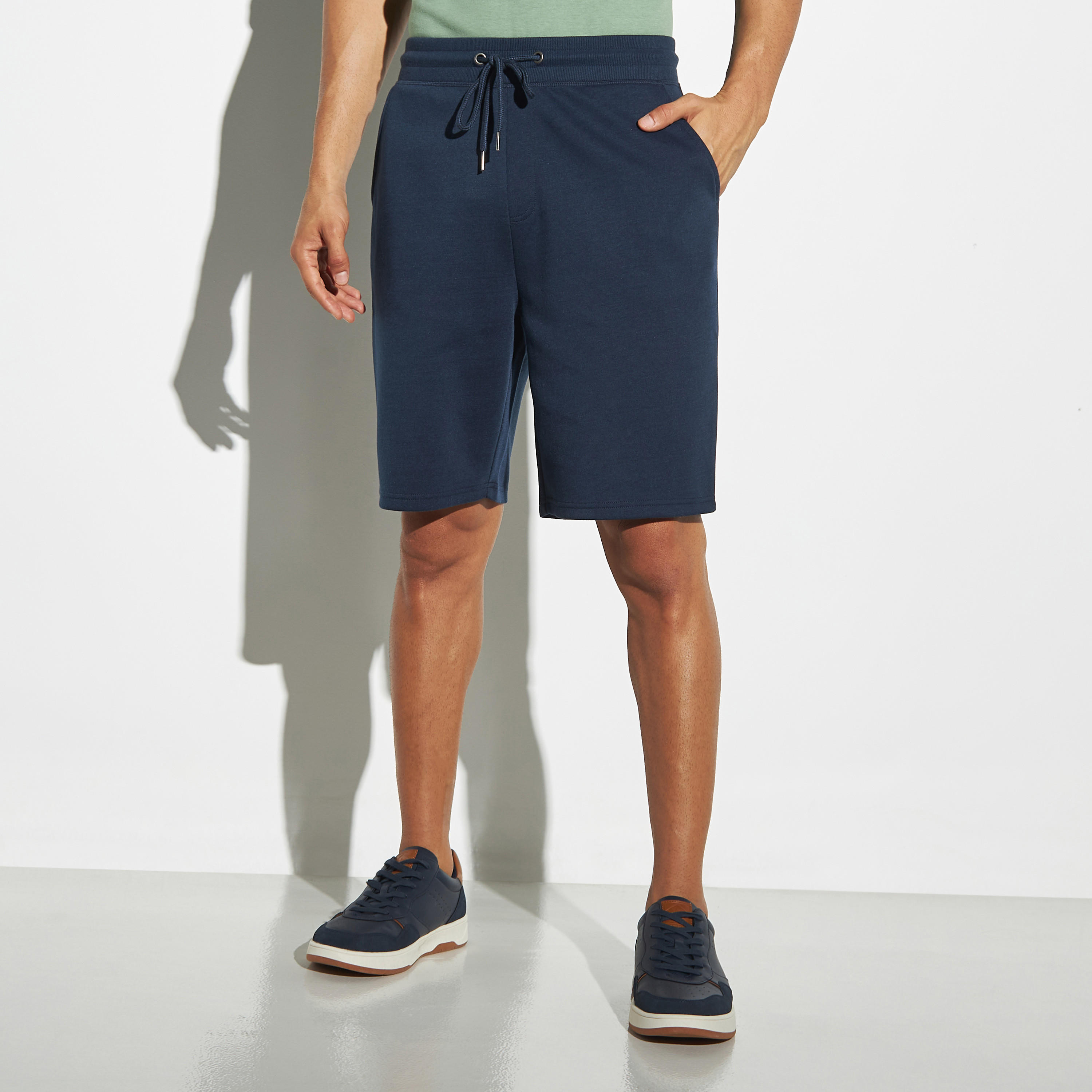 شورت سادة برباط إغلاق وجيوب-men-clothing-bottoms-shorts-image-4