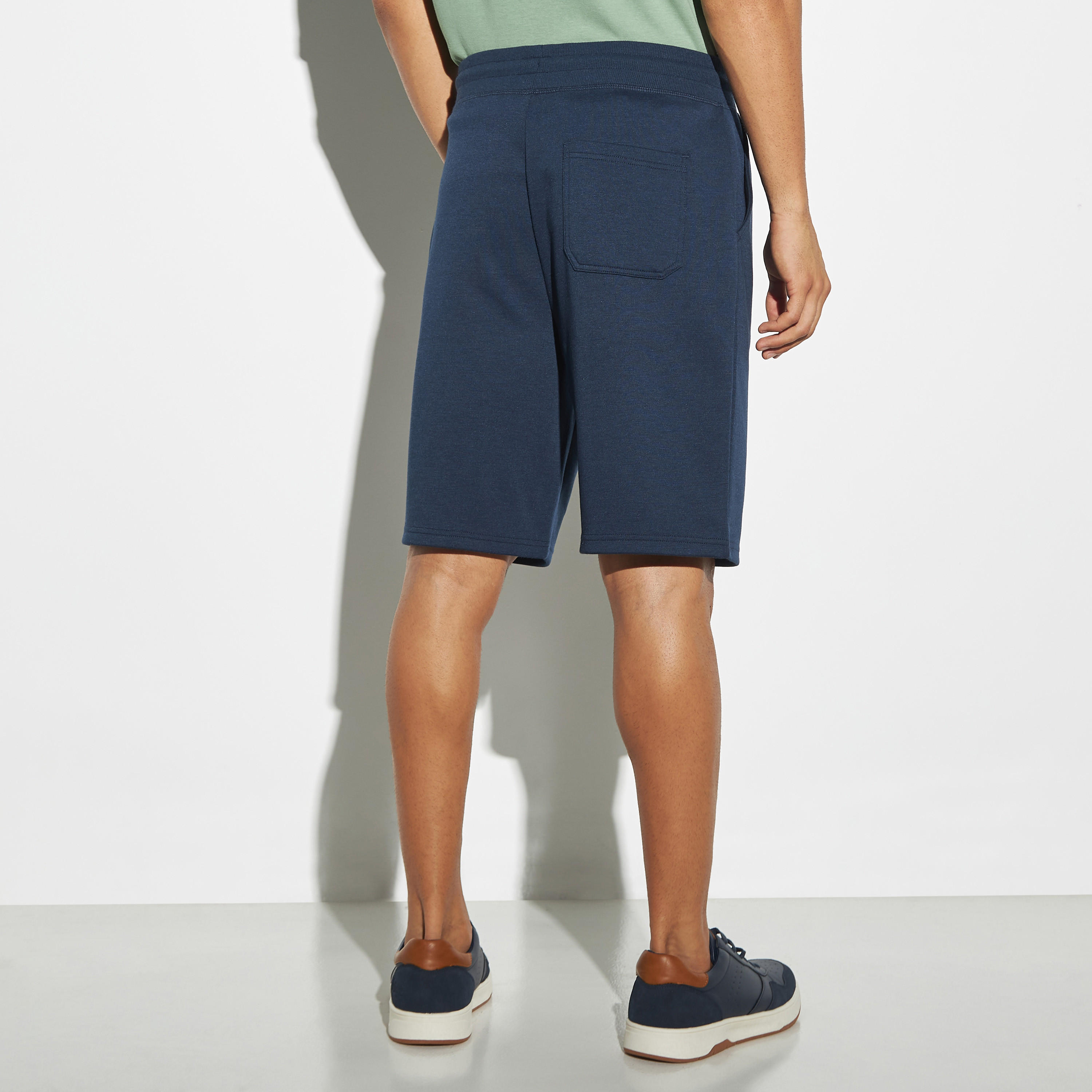 شورت سادة برباط إغلاق وجيوب-men-clothing-bottoms-shorts-image-2