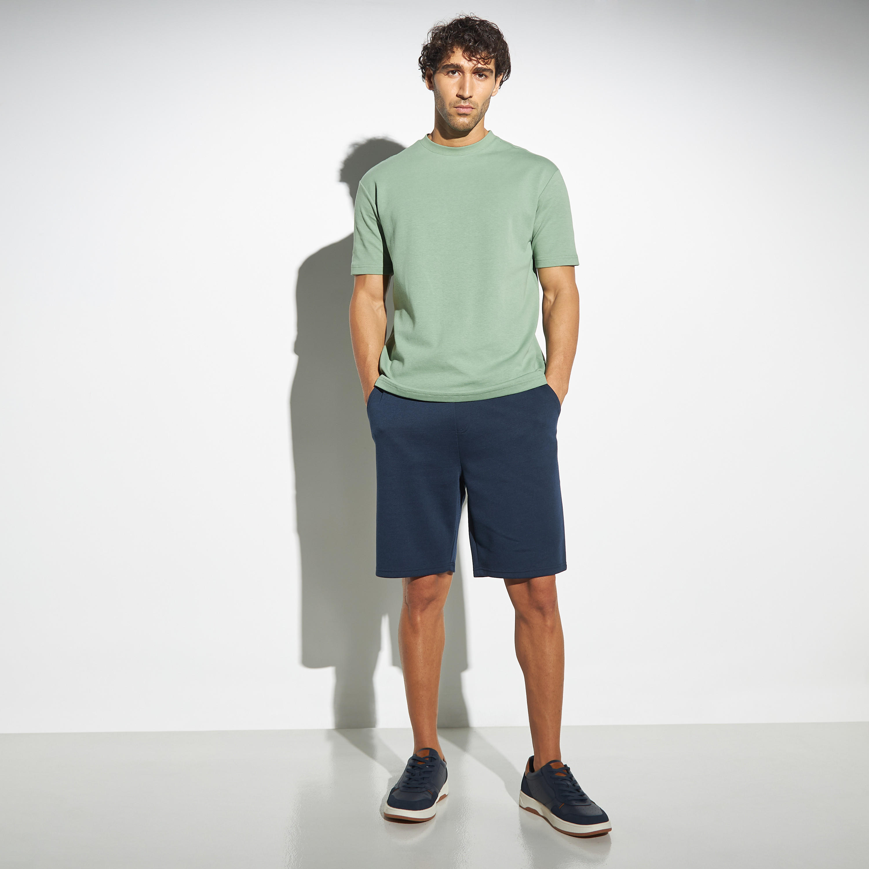 تيشيرت سادة بياقة ضيّقة وأكمام قصيرة-men-clothing-tshirtsandpolos-tshirts-image-2