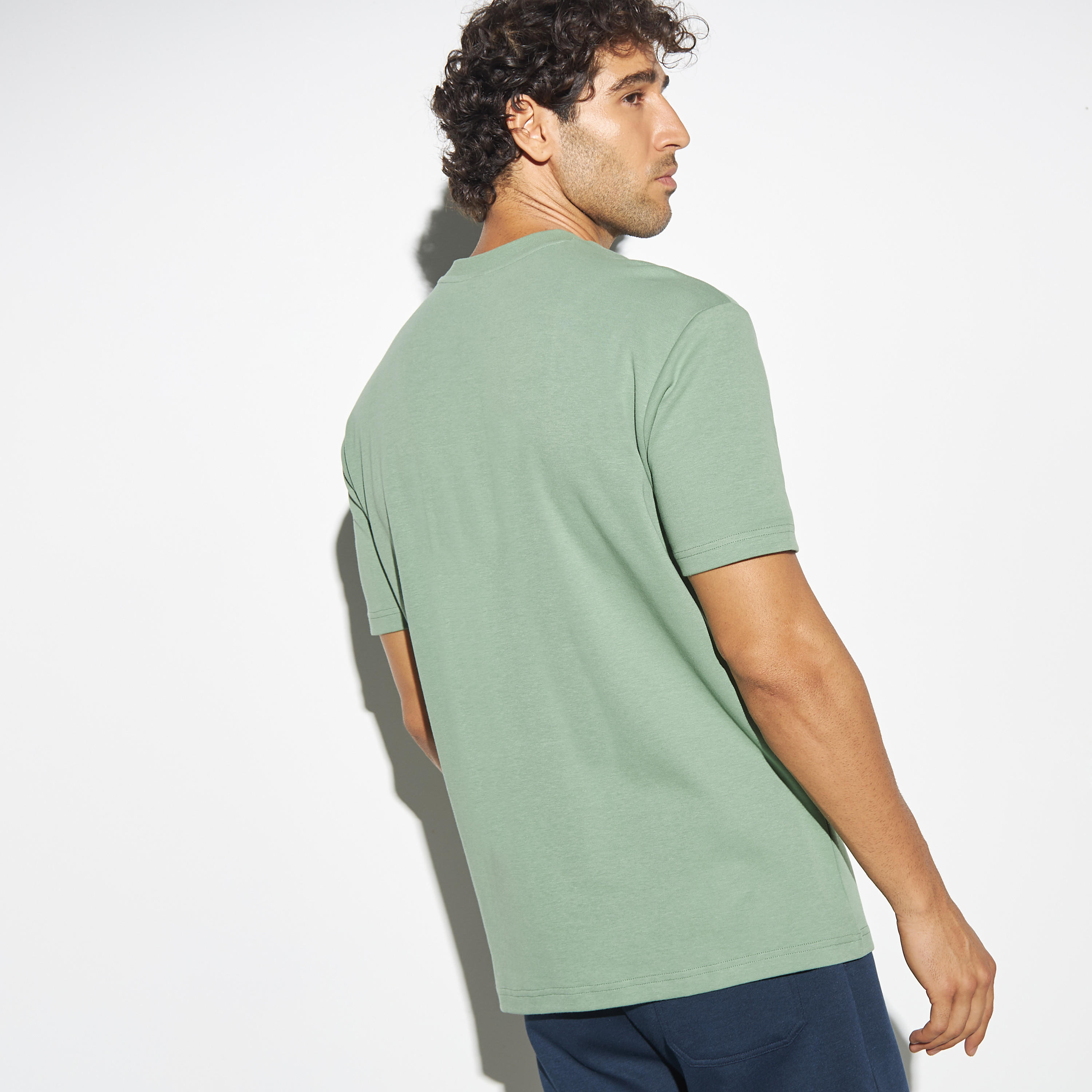 تيشيرت سادة بياقة ضيّقة وأكمام قصيرة-men-clothing-tshirtsandpolos-tshirts-image-3